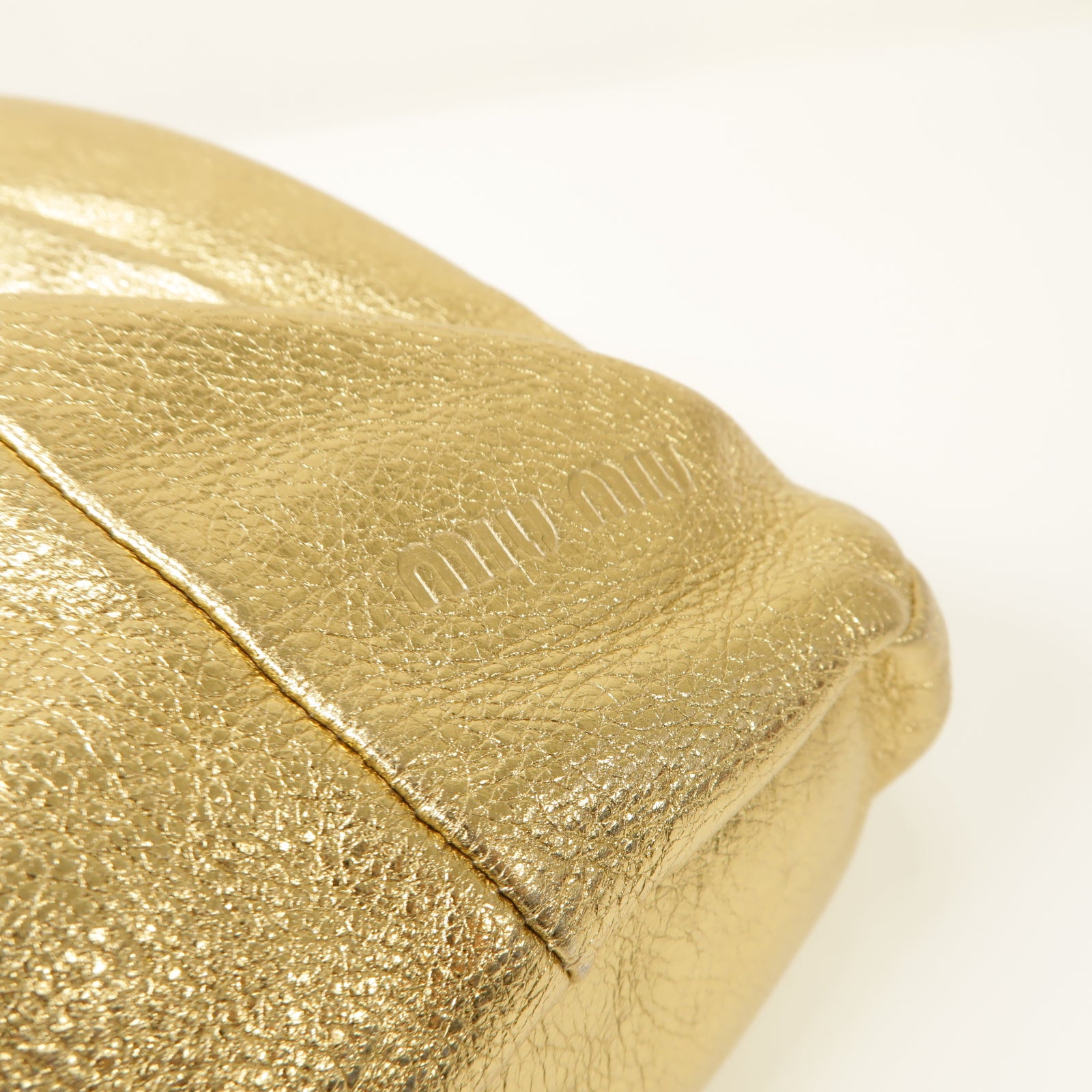 Miu Miu 牛皮皮革Clutch Bag金扣手拿包金色