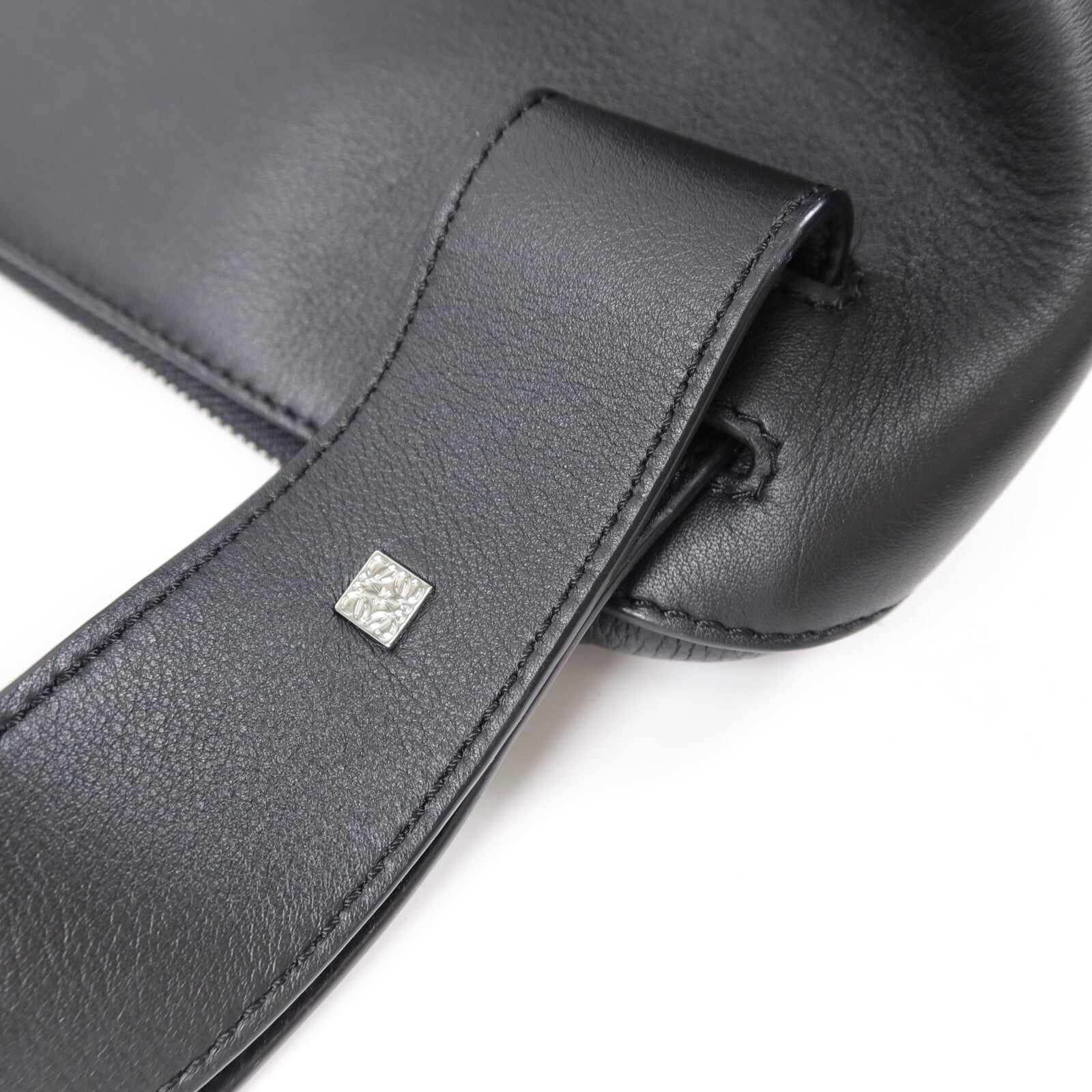 LOEWE 牛皮皮革Anton Sling肩背袋