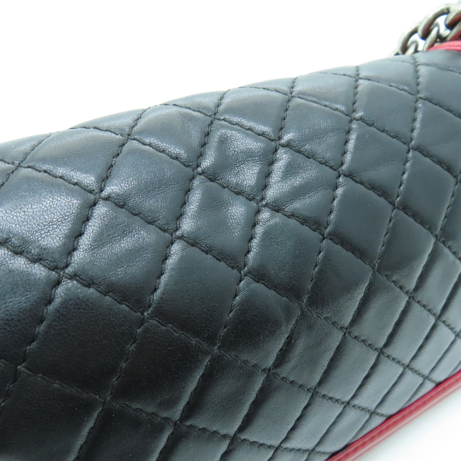 CHANEL 【清倉大減價】菱格羊皮Boy Chanel Shoulder Bag銀扣鏈帶肩背袋黑紅色