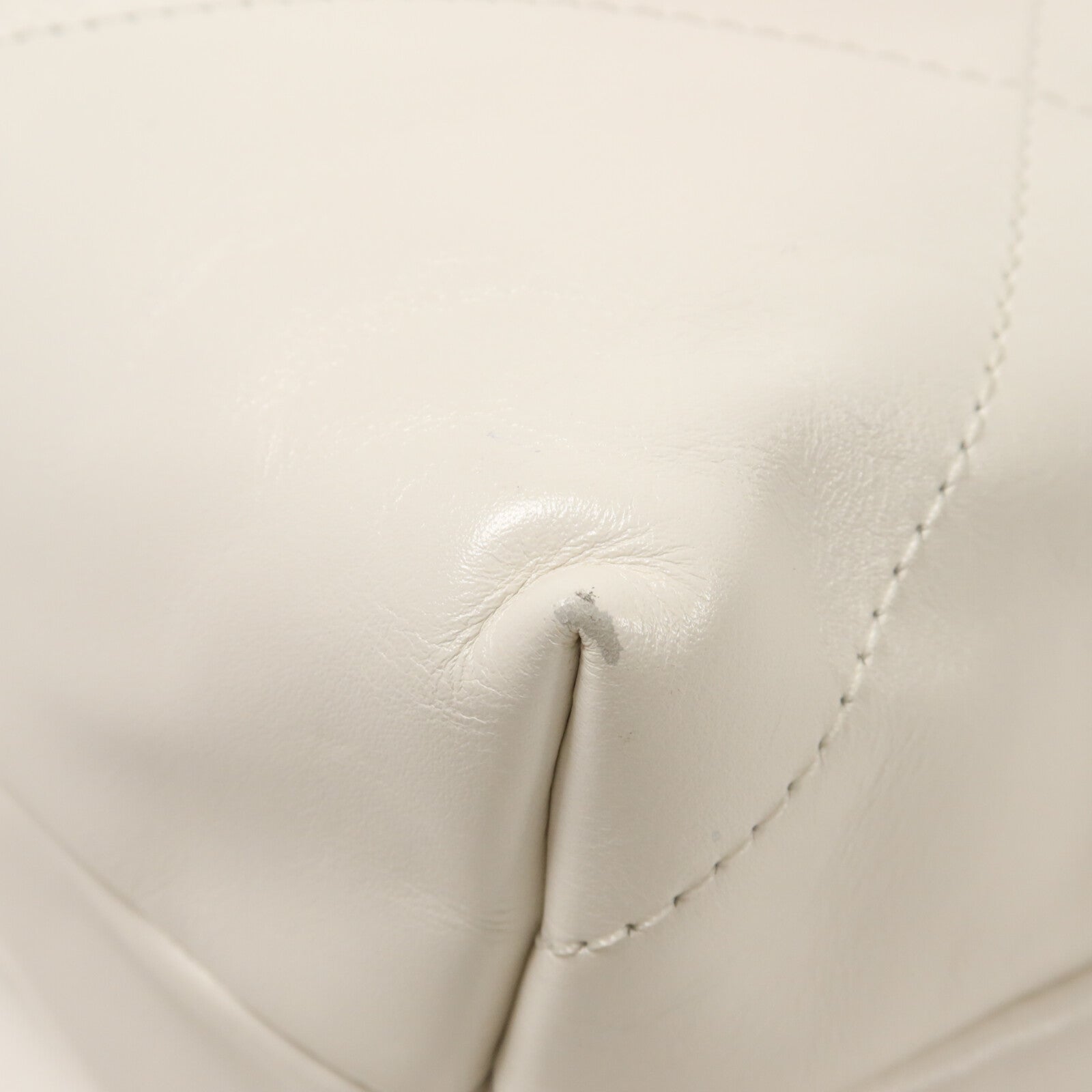 CHANEL 牛皮皮革Chanel 22 Bag鏈帶肩背袋