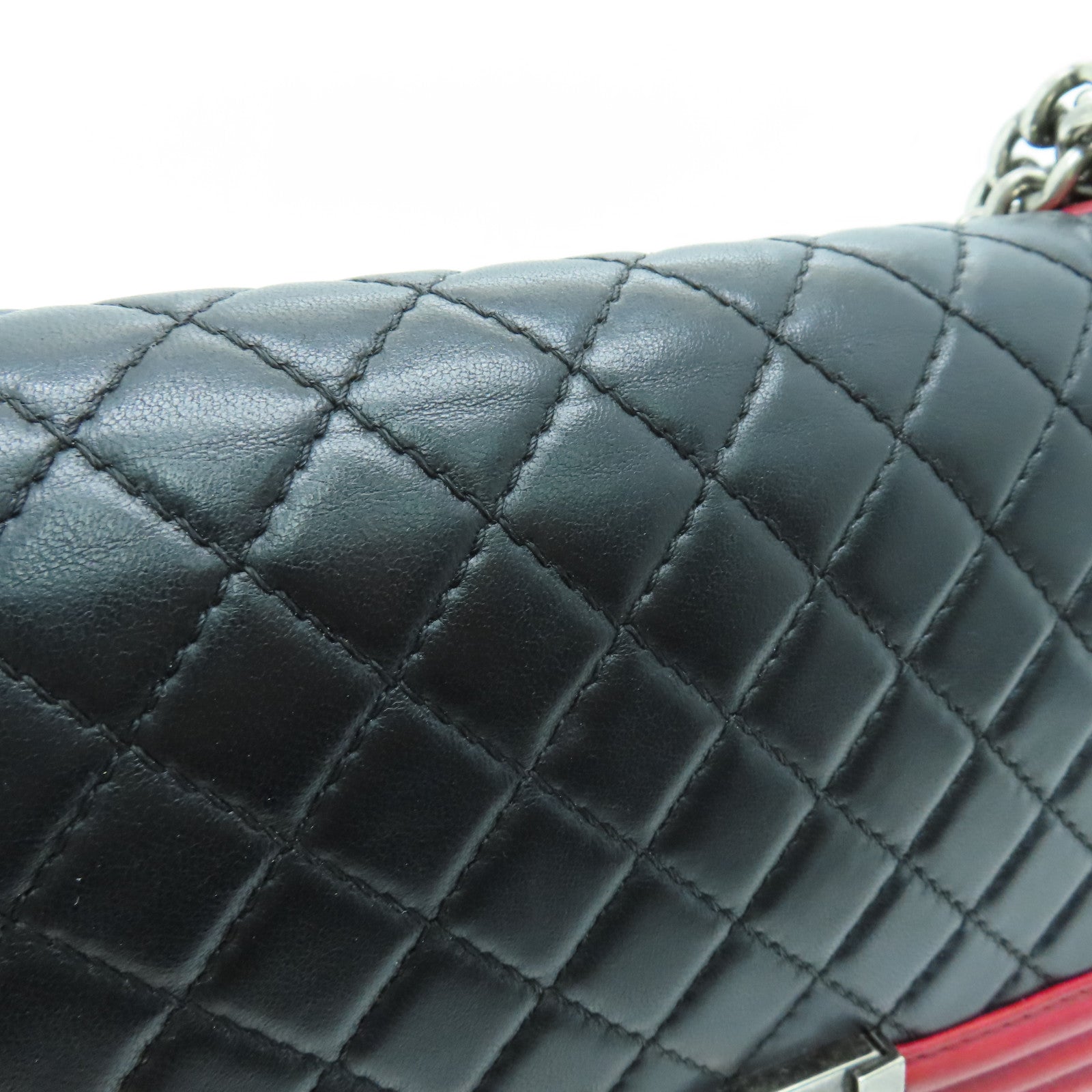 CHANEL 【清倉大減價】菱格羊皮Boy Chanel Shoulder Bag銀扣鏈帶肩背袋黑紅色