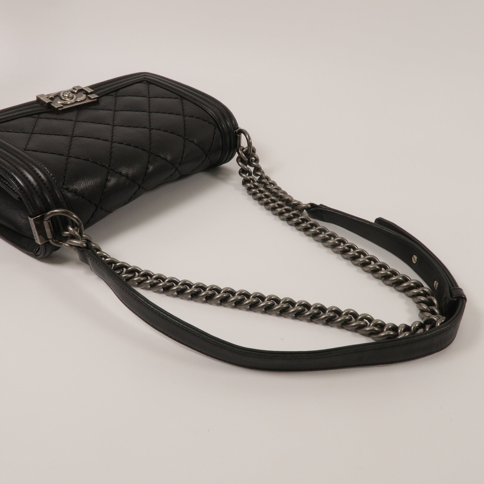 CHANEL 牛皮皮革Boy 20鏈帶肩背袋