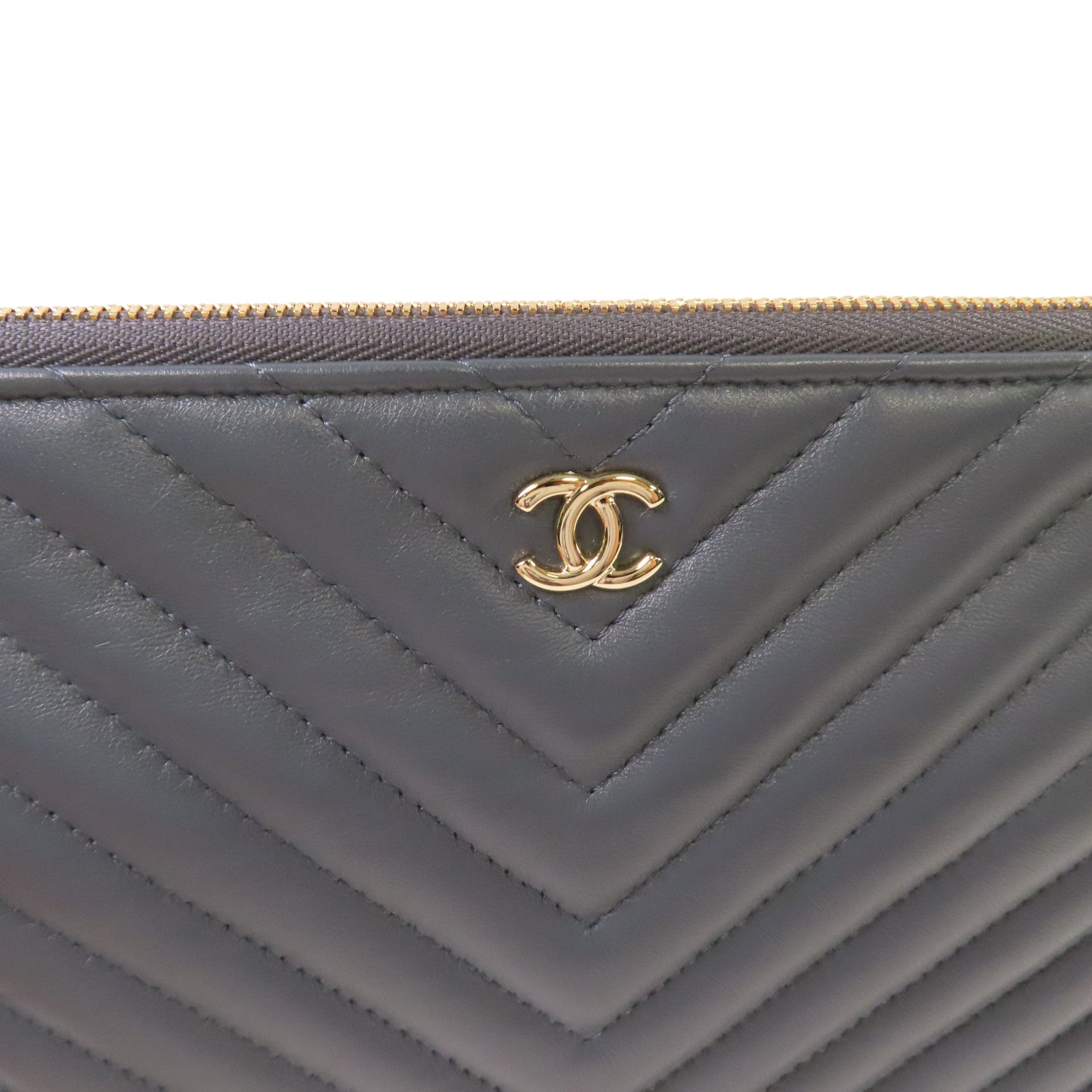 CHANEL 斜紋羊皮皮革Pouch金扣手拿包灰色