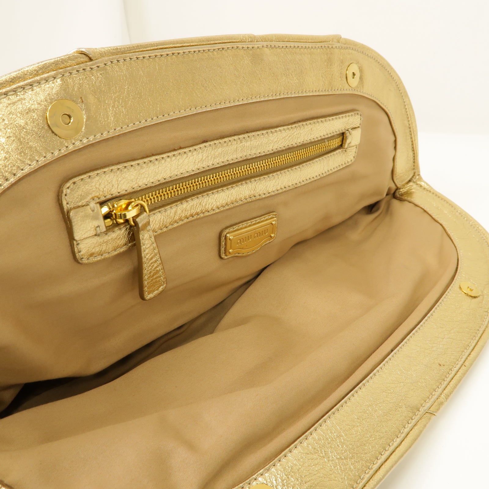 Miu Miu 牛皮皮革Clutch Bag金扣手拿包金色