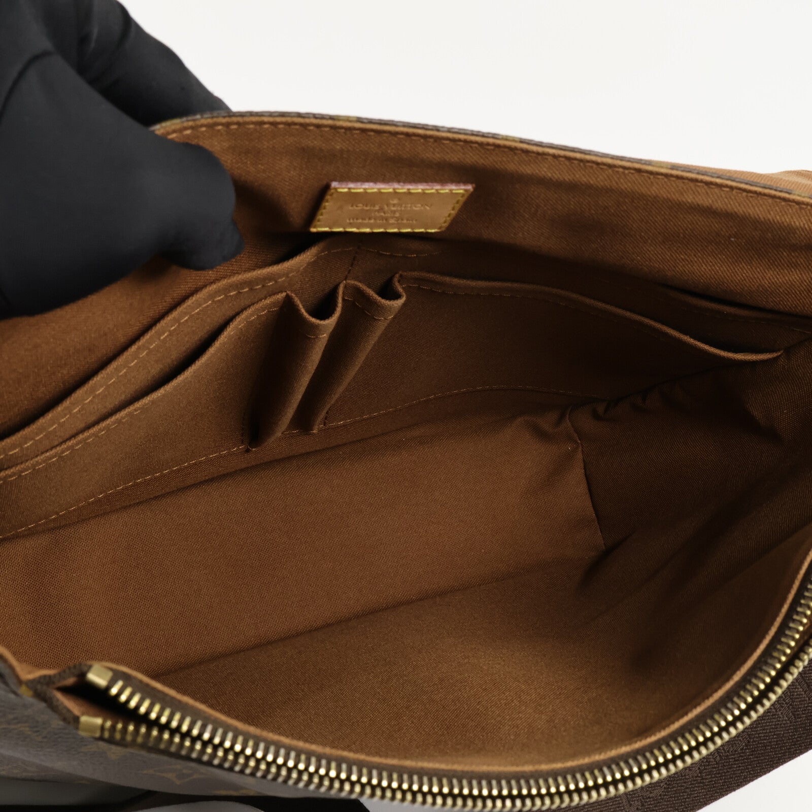LOUIS VUITTON Monogram Beaubourg MM肩背袋