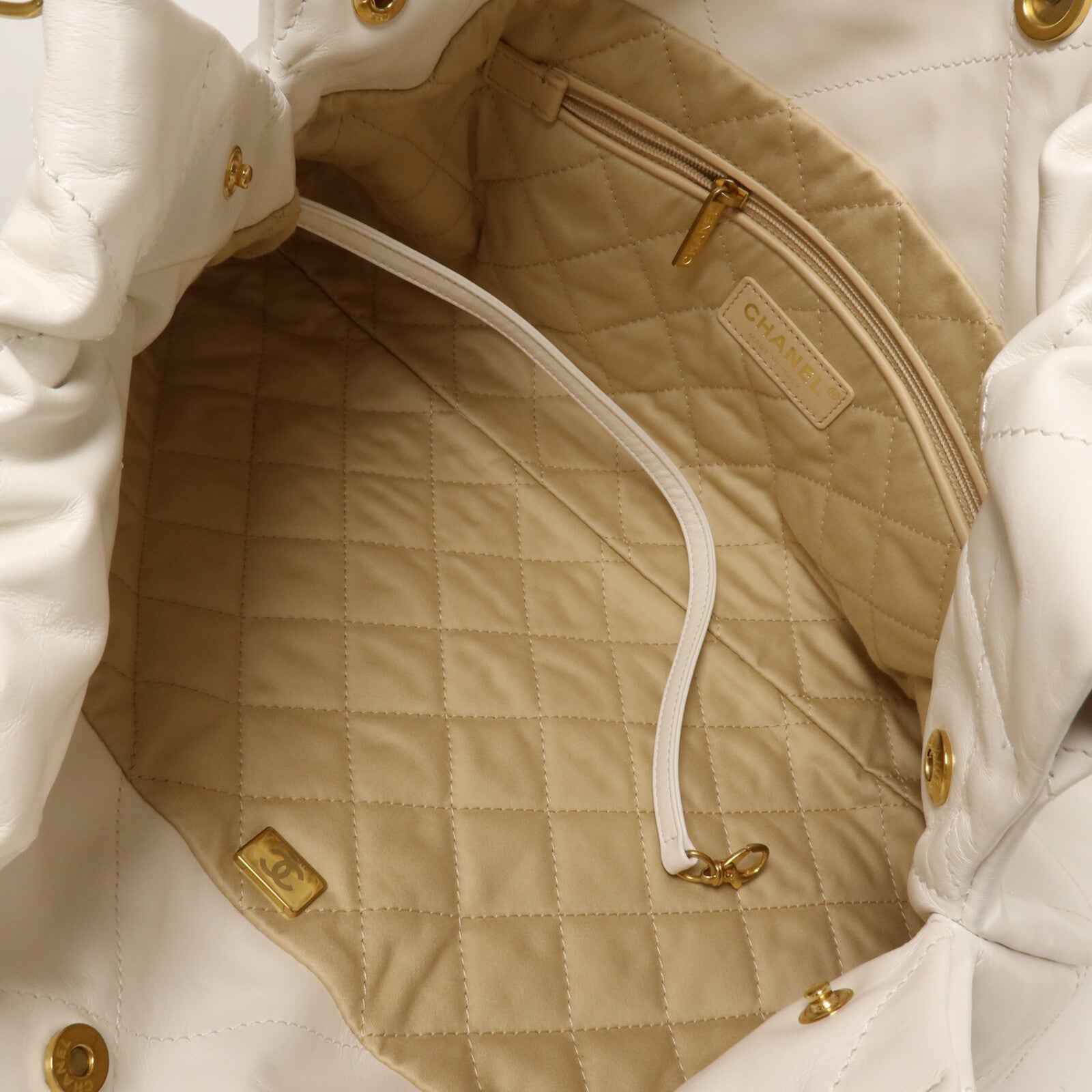 CHANEL 牛皮皮革Chanel 22 Bag鏈帶肩背袋