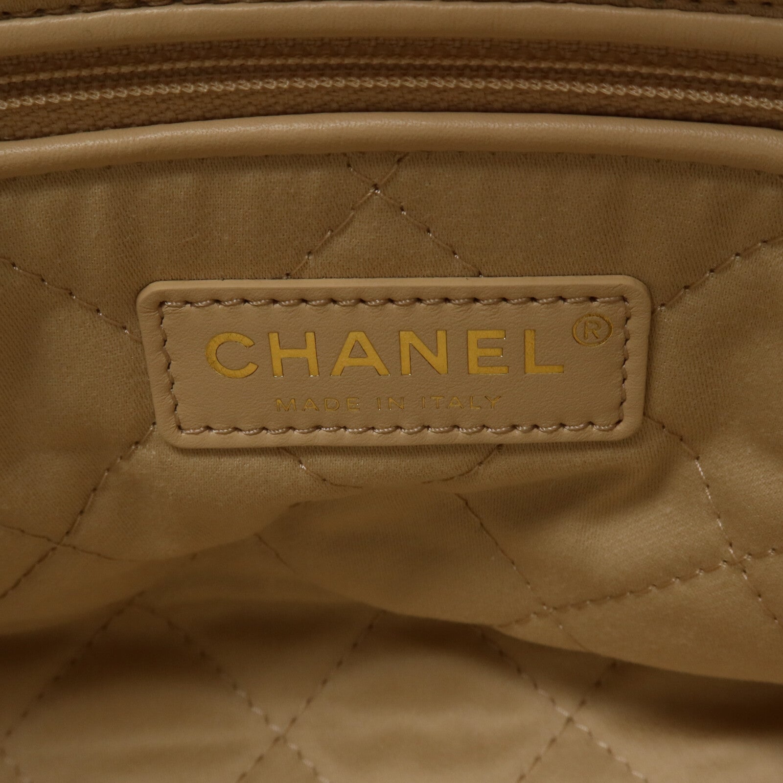 CHANEL 牛皮皮革Chanel 22 Bag鏈帶肩背袋