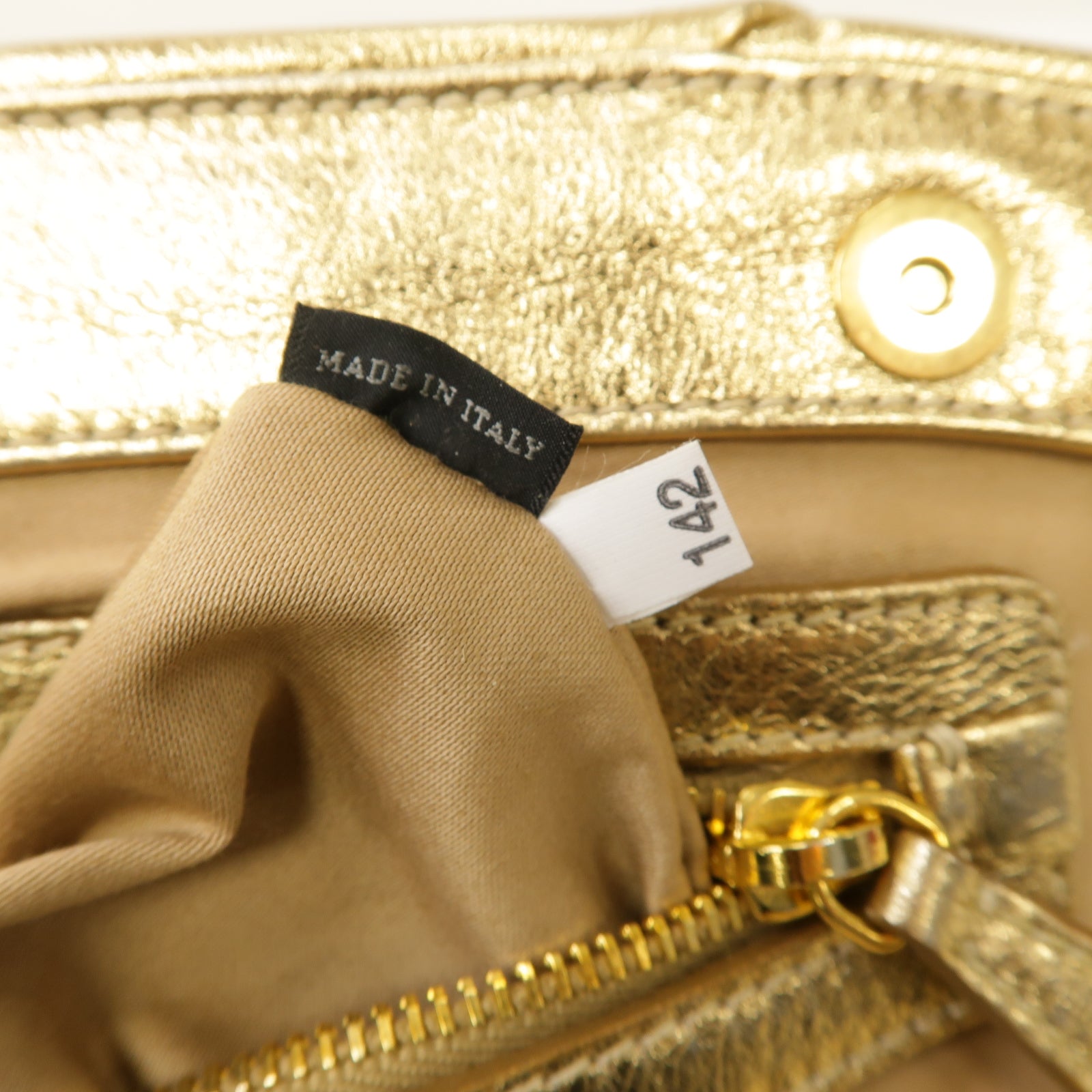 Miu Miu 牛皮皮革Clutch Bag金扣手拿包金色