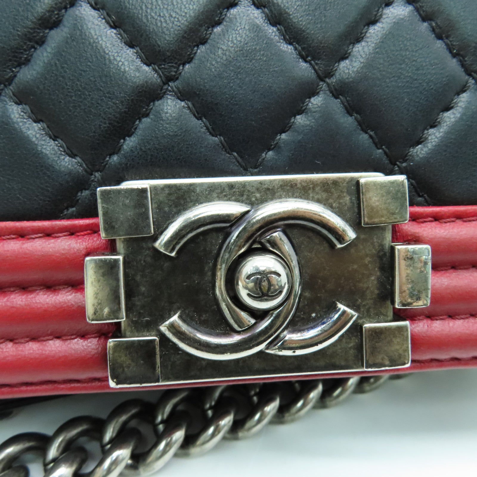 CHANEL 【清倉大減價】菱格羊皮Boy Chanel Shoulder Bag銀扣鏈帶肩背袋黑紅色