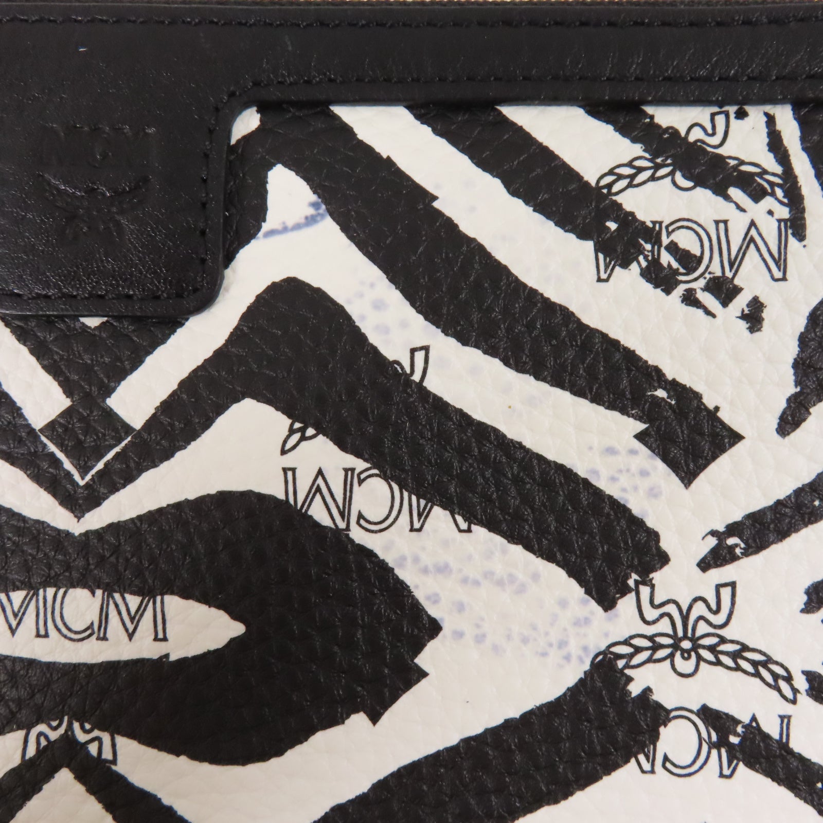 MCM 【激減優惠】皮革MCM Tote Bag金扣手挽袋黑色/白色
