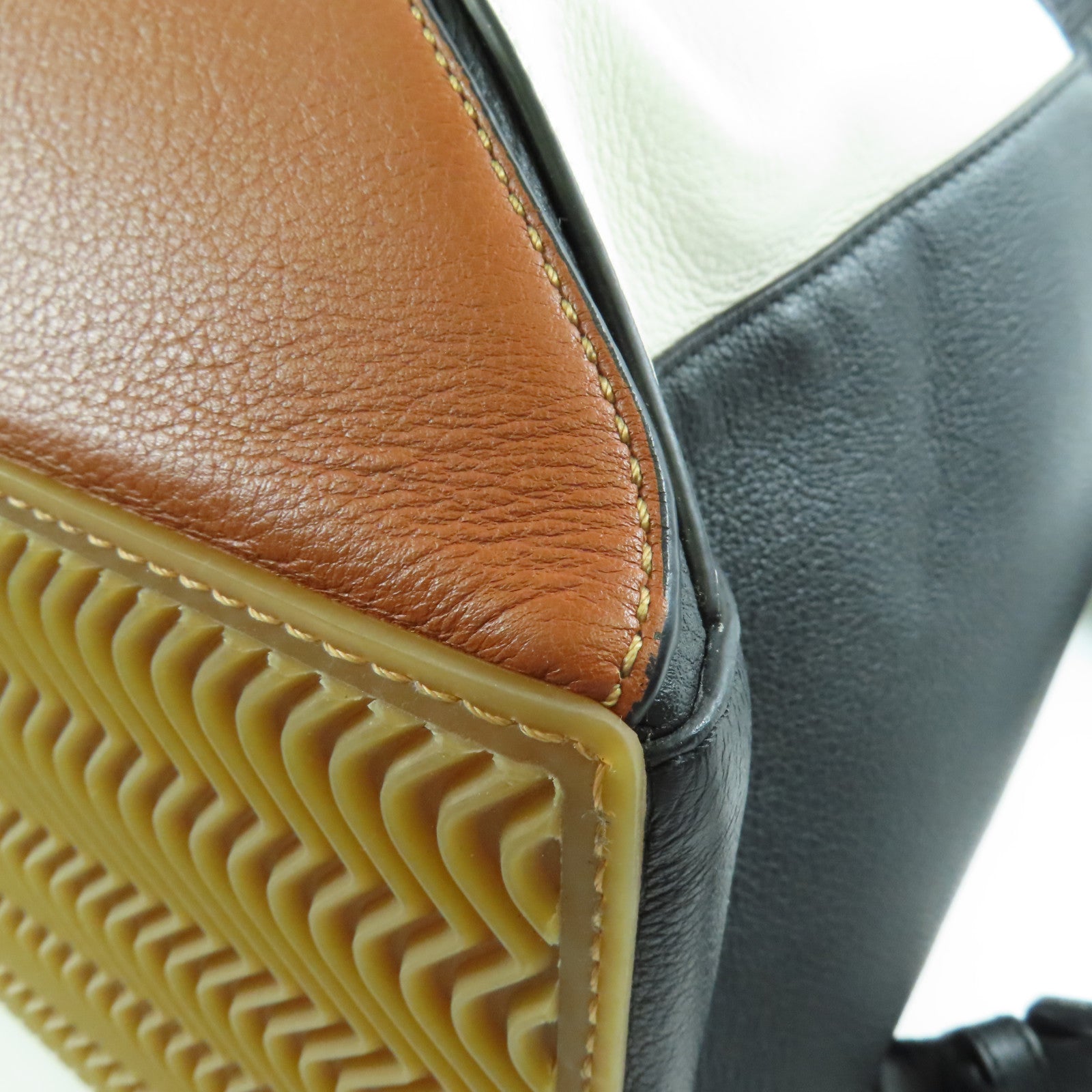 LOEWE 【激減優惠】皮革/尼龍Puzzle Trainer銀扣背包