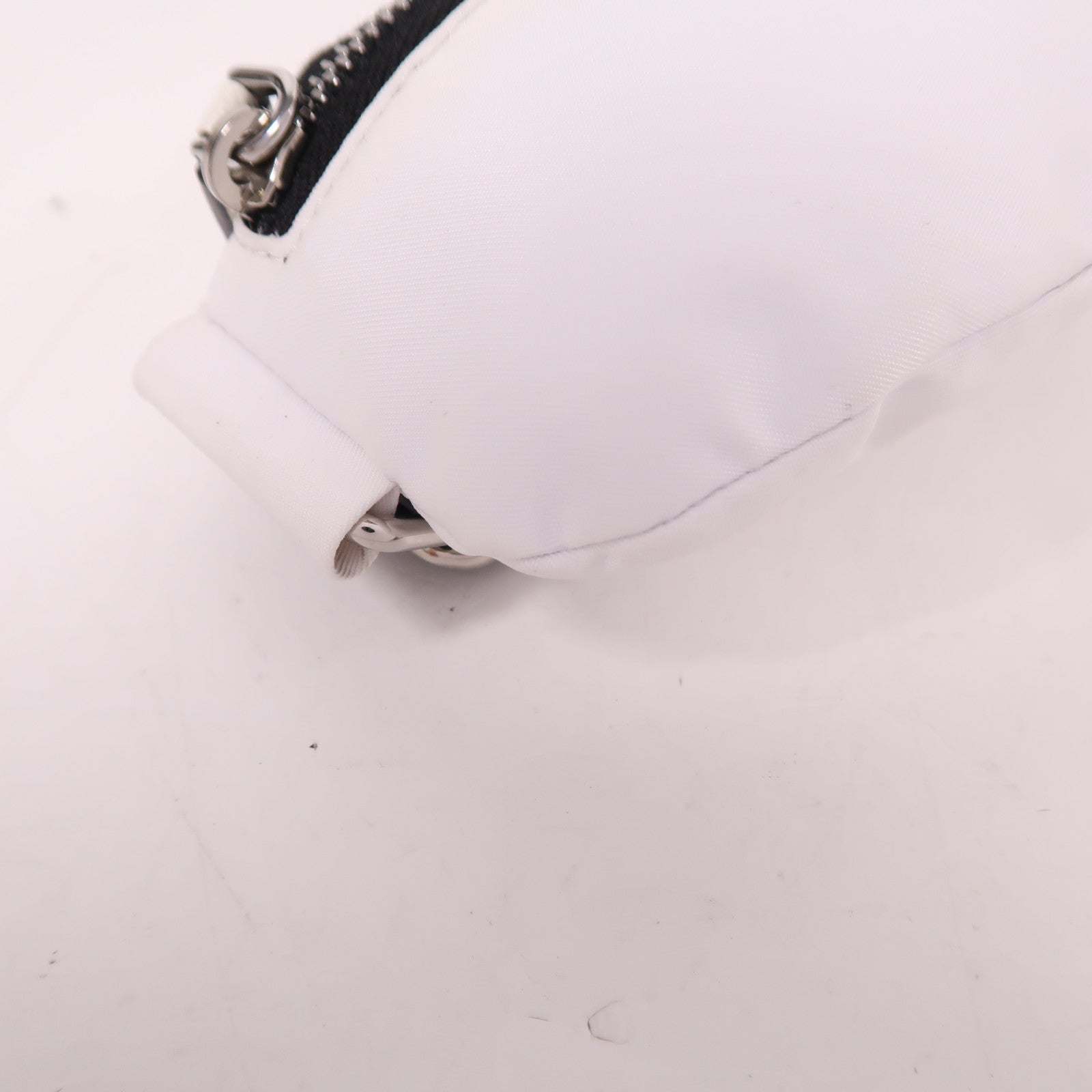 PRADA 尼龍Pouch銀扣手拿包