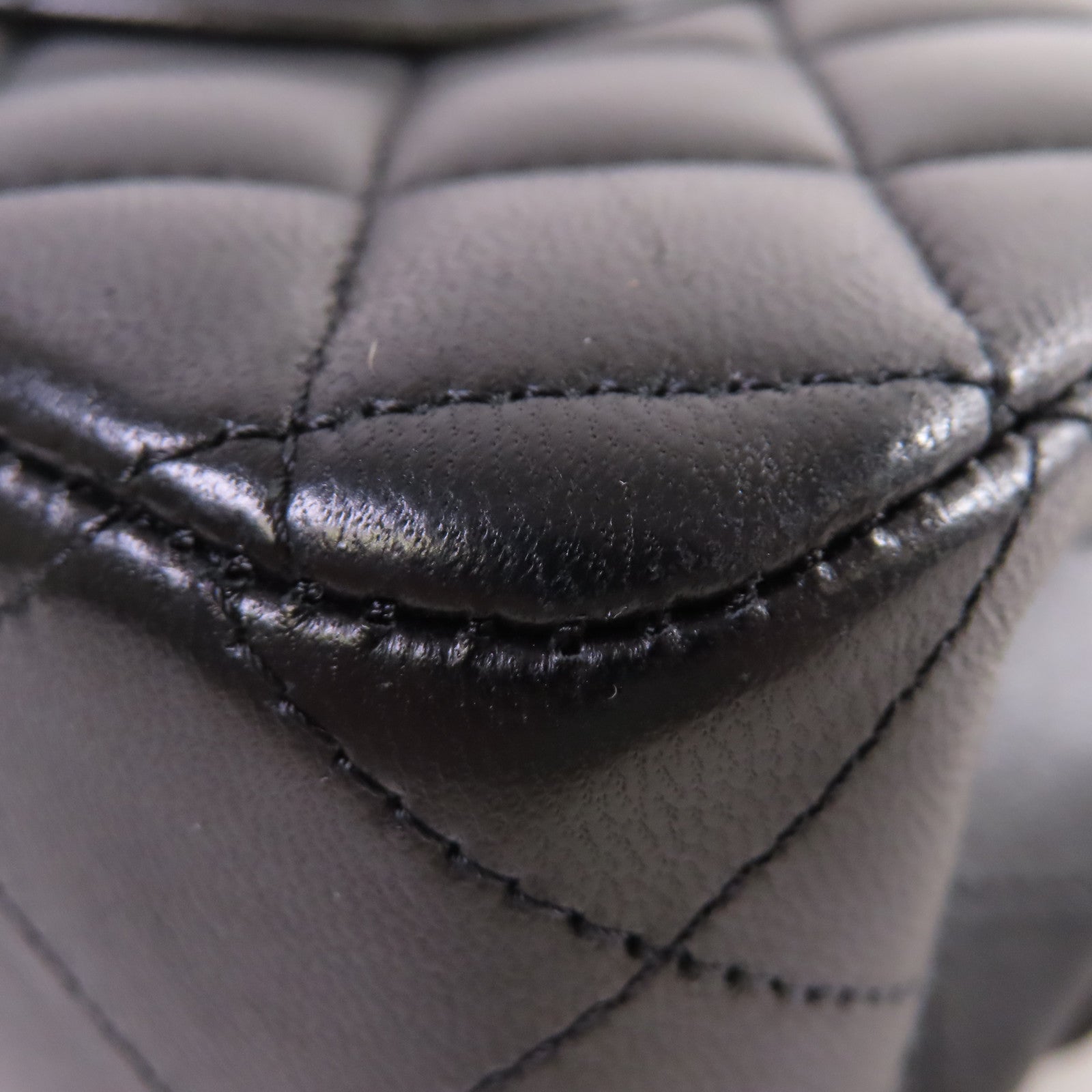 CHANEL **【激減優惠】菱格羊皮皮革Classic Chain Shoulder Bag金扣鏈帶肩背袋黑色