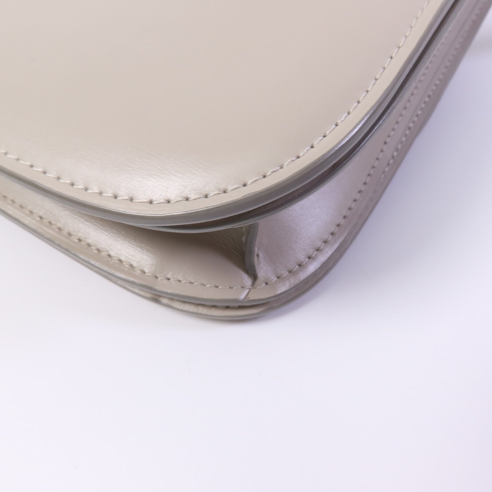 CELINE 牛皮皮革Box Medium肩背袋