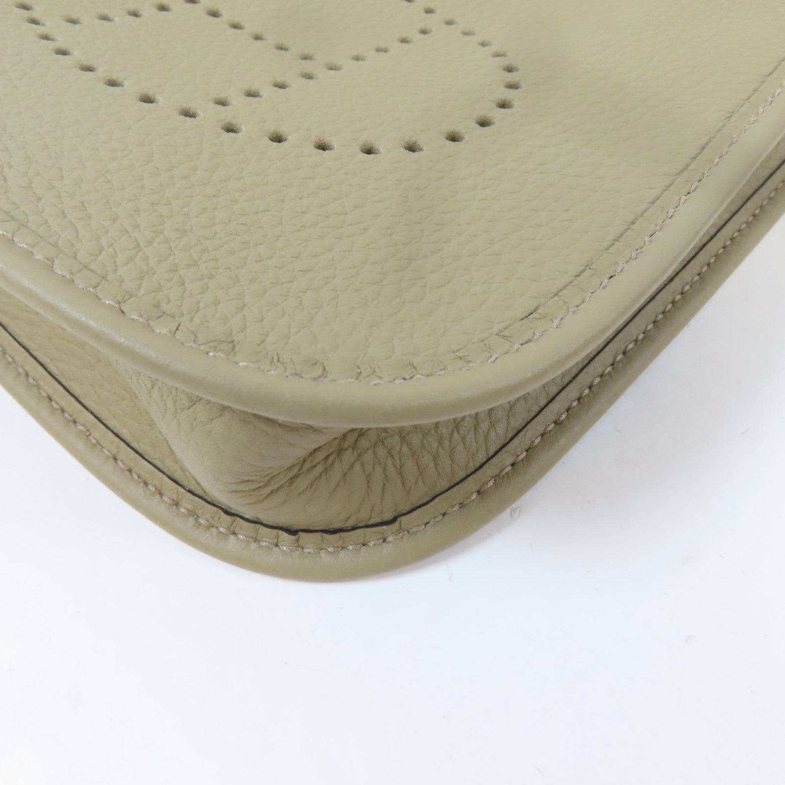 HERMES Clemence皮革Evelyne TPM銀扣肩背袋米色