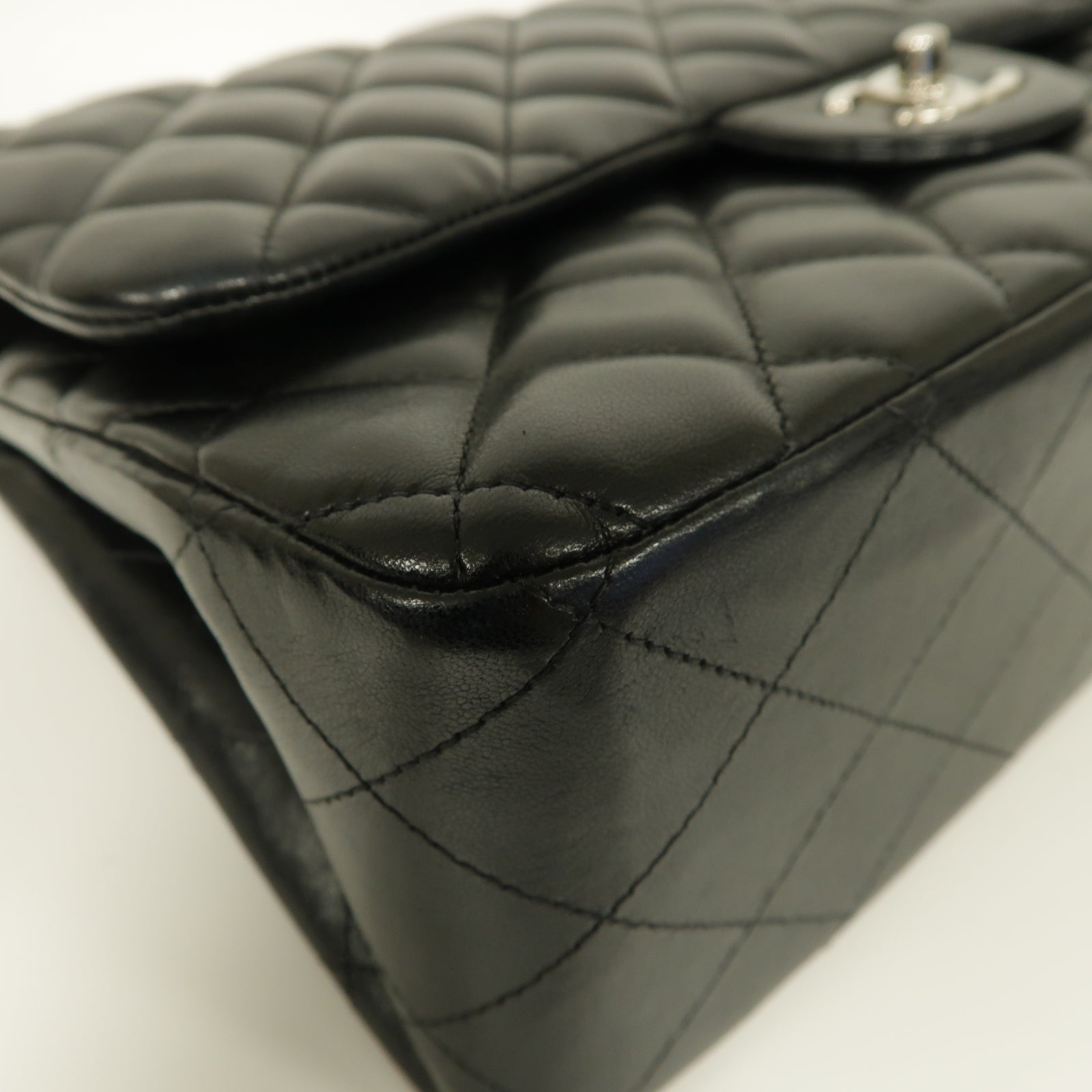 CHANEL **【激減優惠】菱格羊皮皮革Classic銀扣鏈帶肩背袋黒色