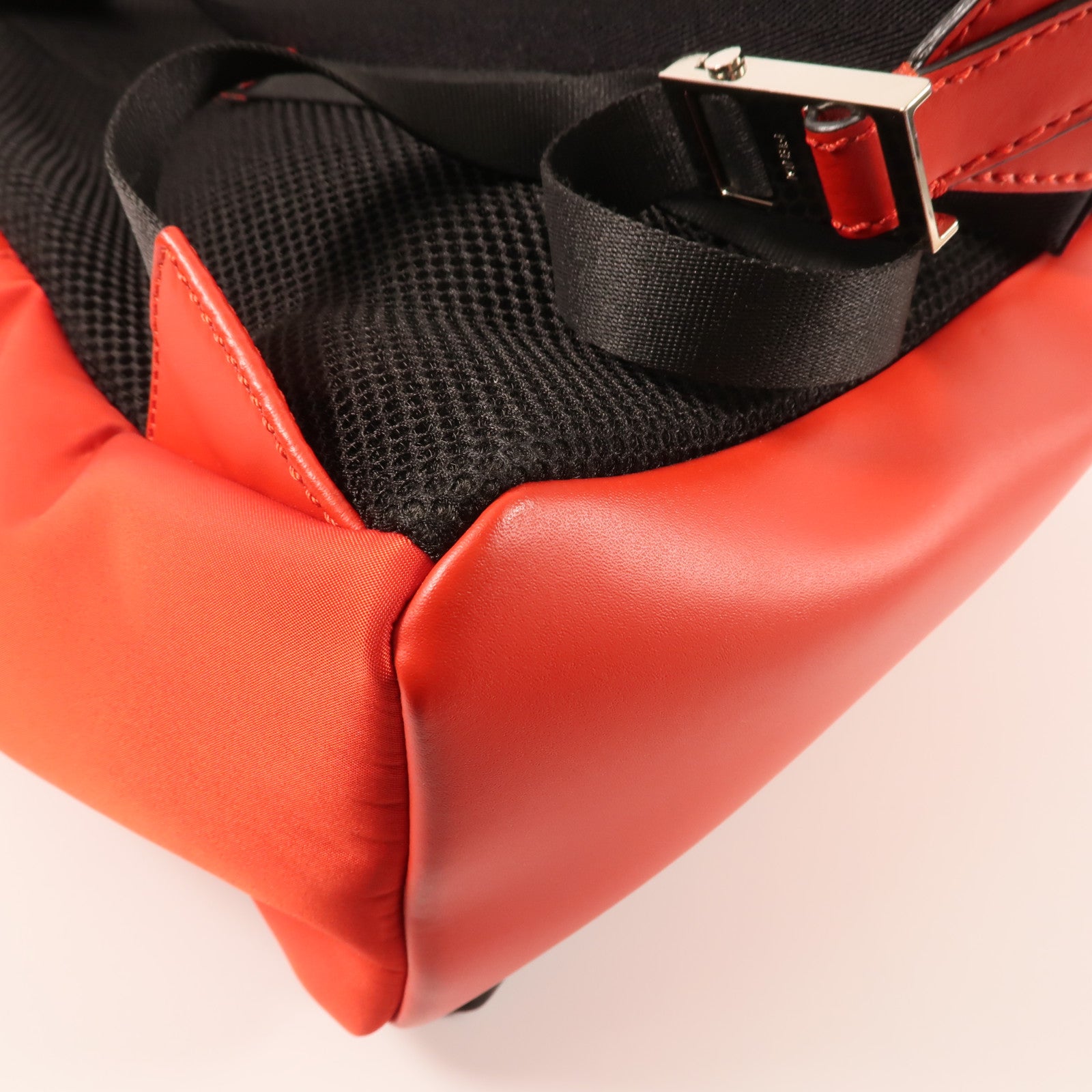 FENDI 牛皮皮革Backpack銀扣背包