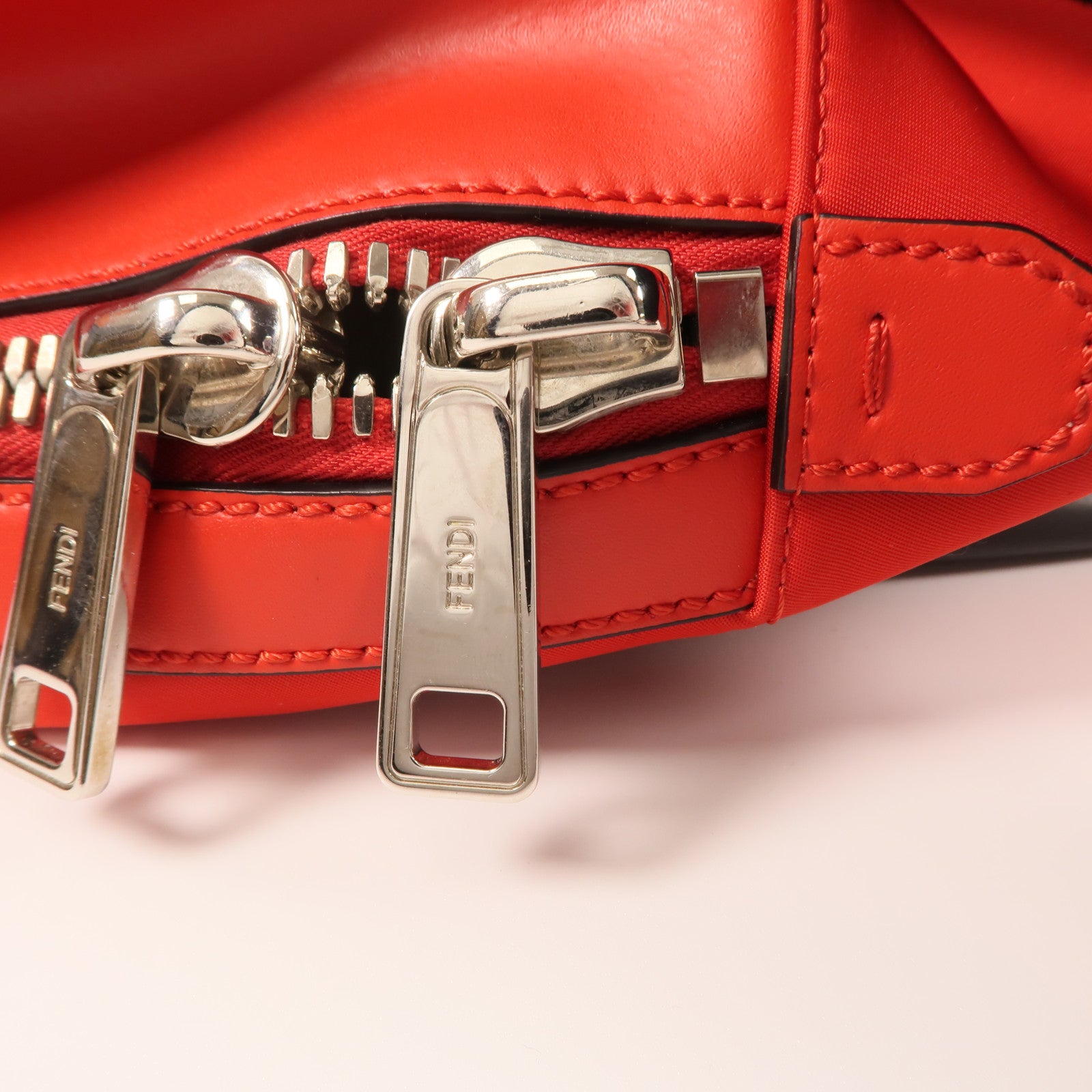 FENDI 牛皮皮革Backpack銀扣背包