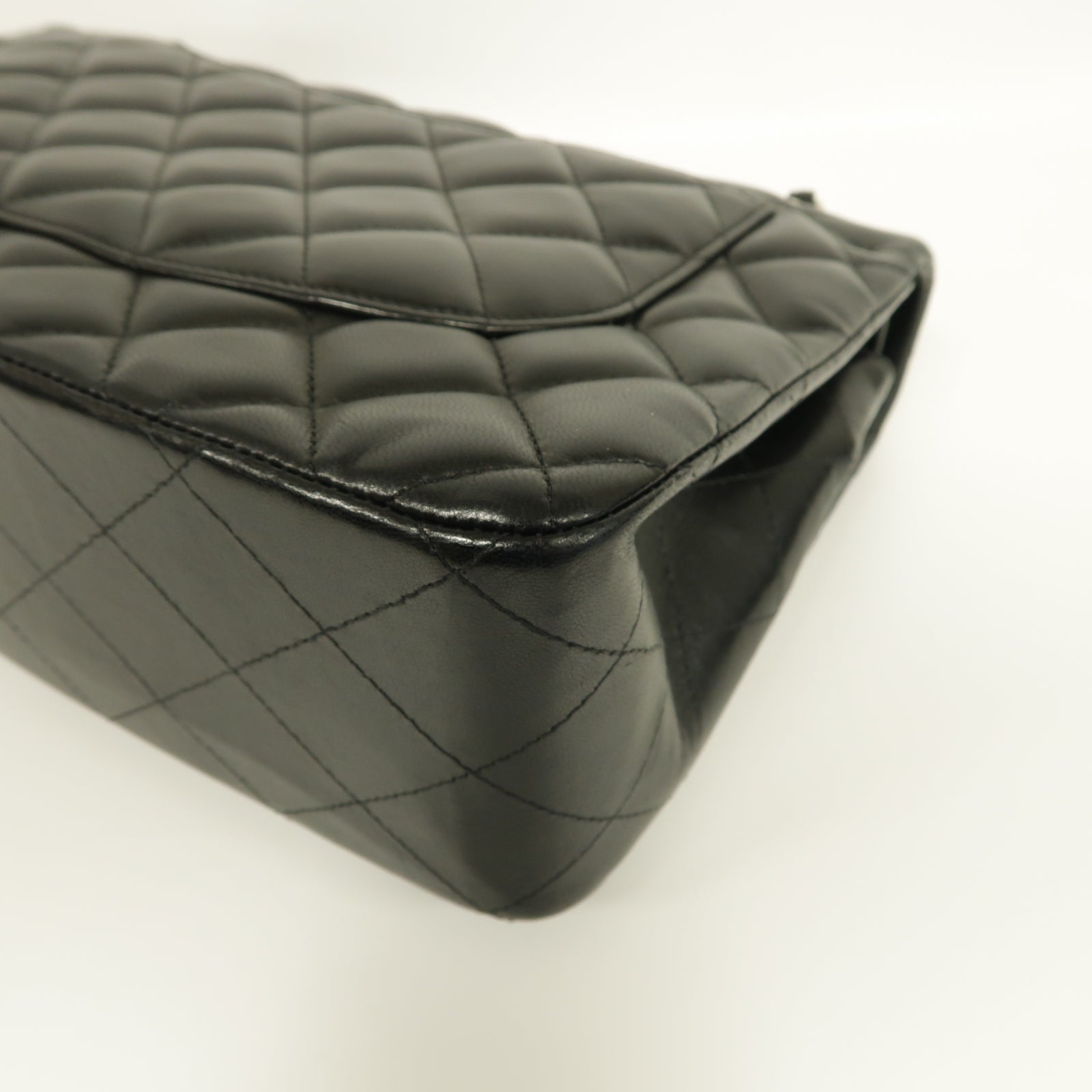 CHANEL **【激減優惠】菱格羊皮皮革Classic銀扣鏈帶肩背袋黒色