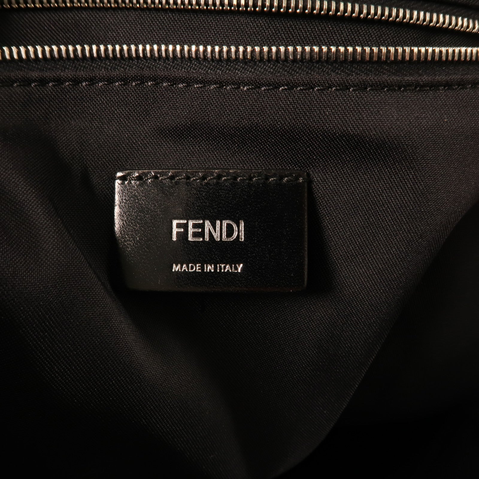 FENDI 牛皮皮革Backpack銀扣背包