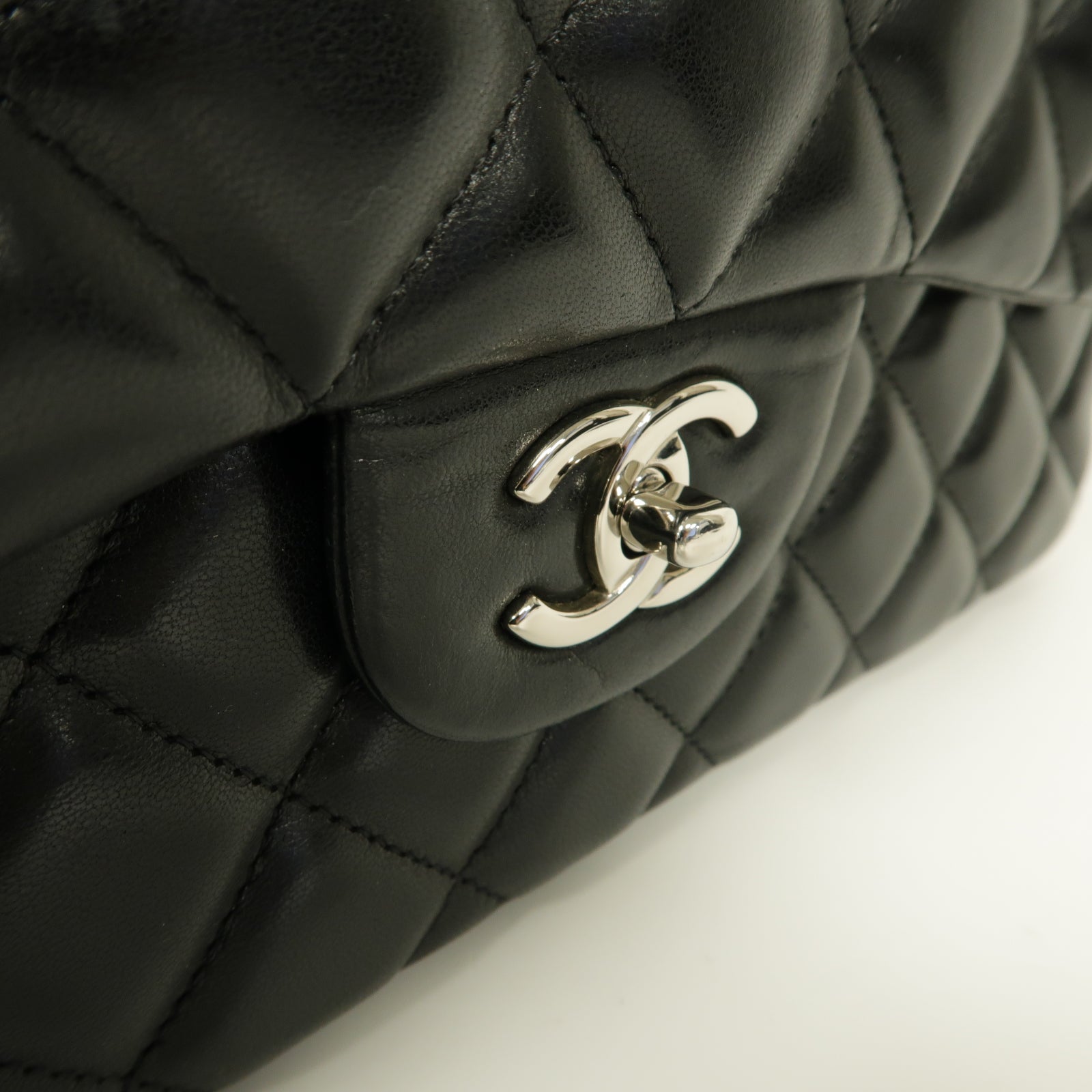 CHANEL **【激減優惠】菱格羊皮皮革Classic銀扣鏈帶肩背袋黒色