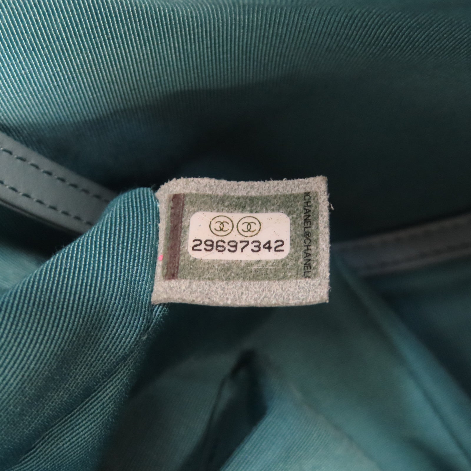 CHANEL 菱格牛皮皮革Bucket Bag銀扣鏈帶肩背袋淺藍色