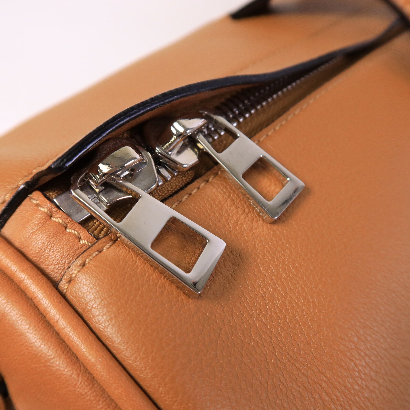 LOEWE 牛皮皮革2 Way Shoulder Bag手挽肩背兩用袋