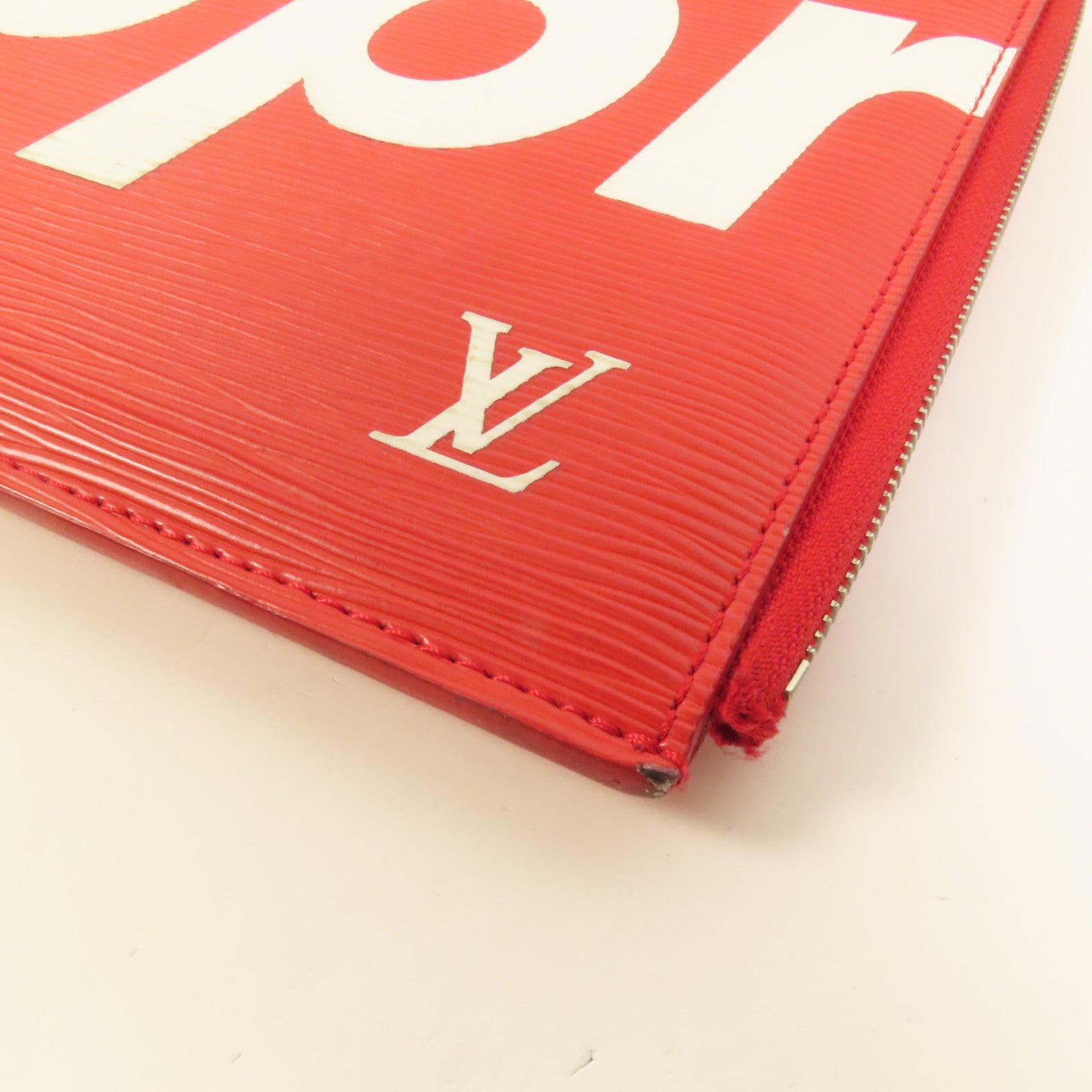 LOUIS VUITTON 【激減優惠】Epi Supreme Pochette Jules GM銀扣手拿包