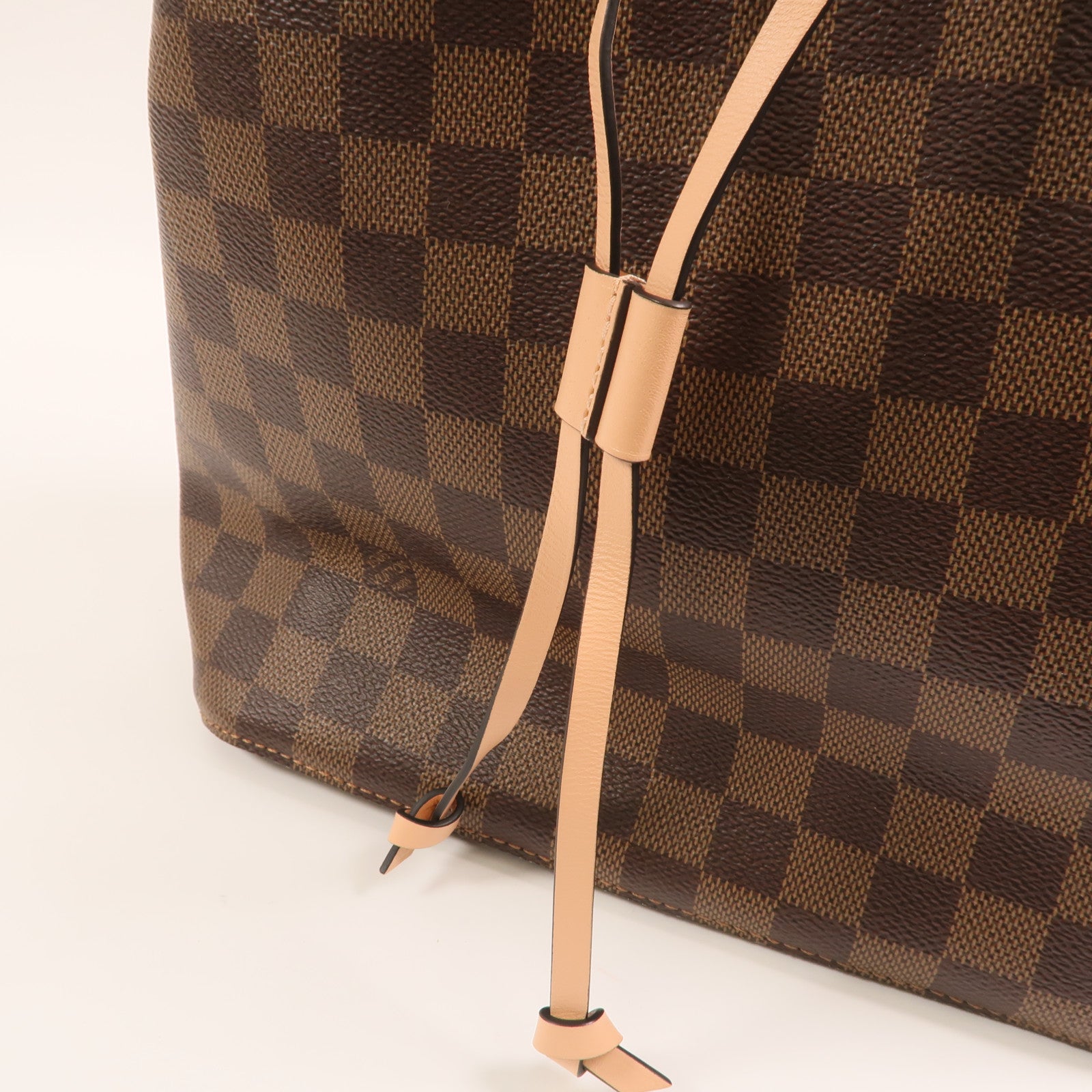 LOUIS VUITTON Damier NeoNoe金扣肩背袋