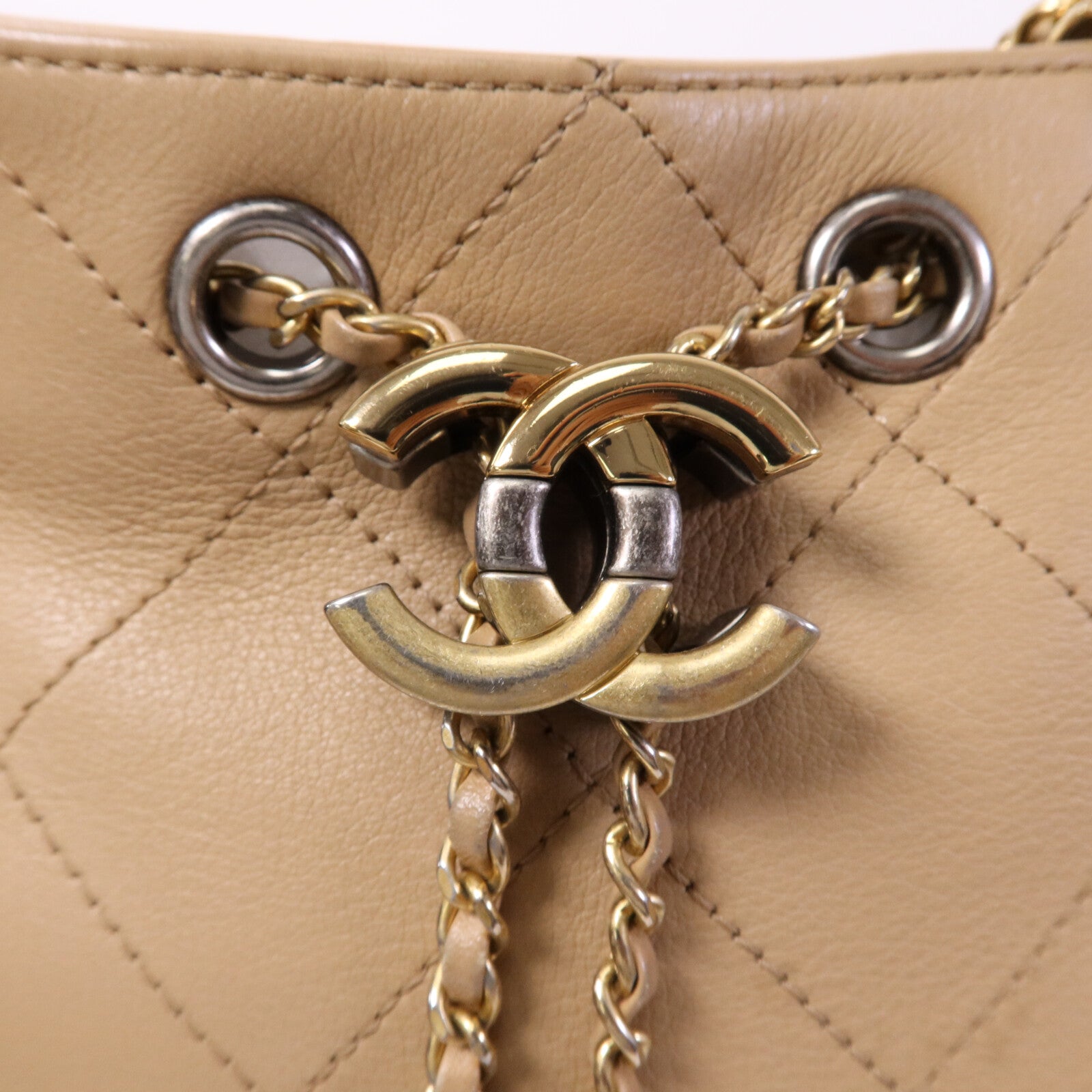 CHANEL 牛皮皮革Egyptian Amulet金扣鏈帶肩背袋