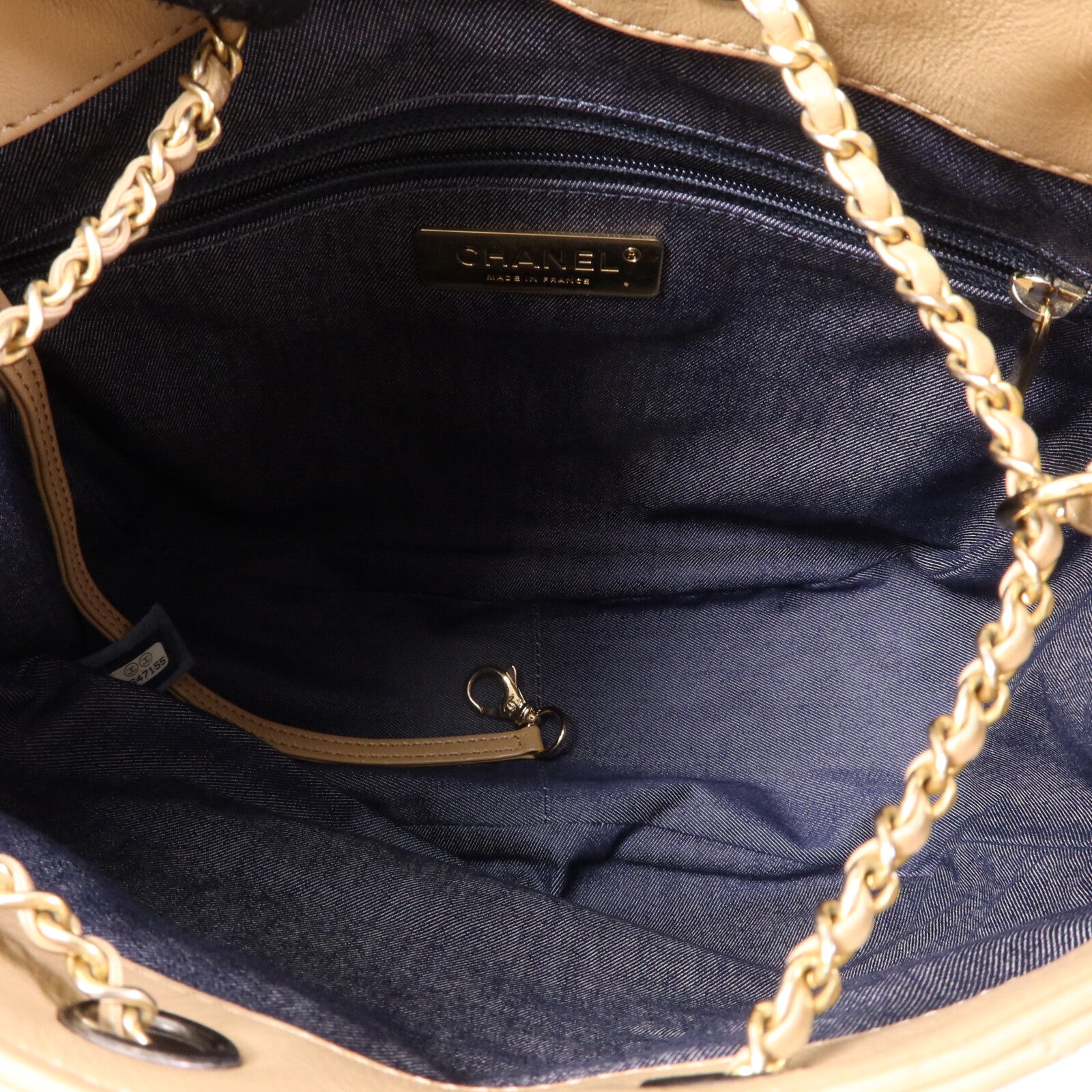 CHANEL 牛皮皮革Egyptian Amulet金扣鏈帶肩背袋