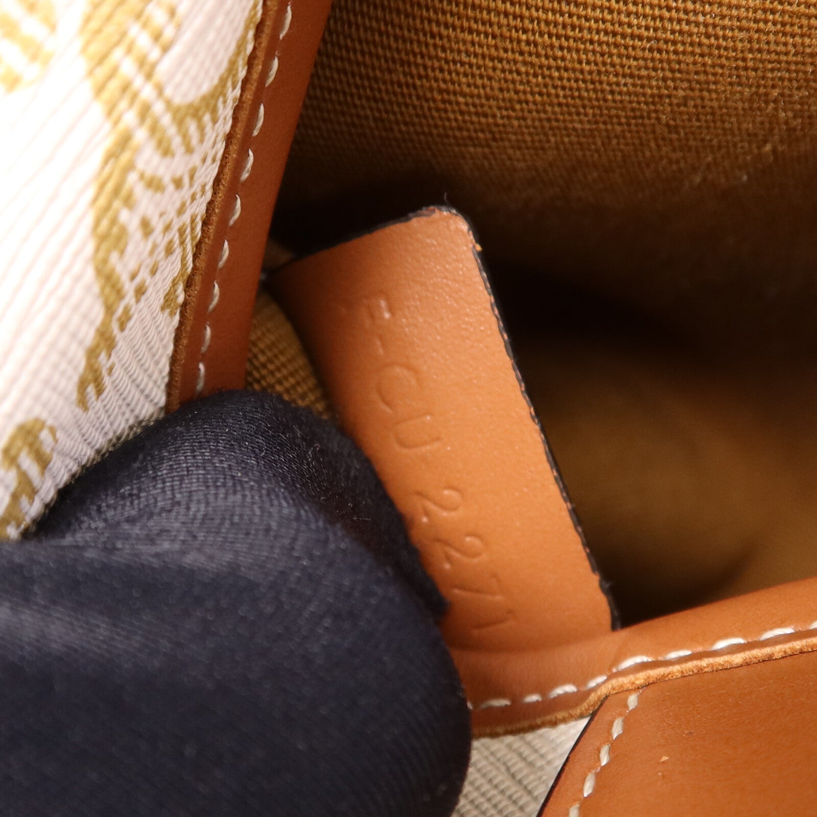CELINE 塗層帆布Triomphe Small Bucket金扣肩背袋