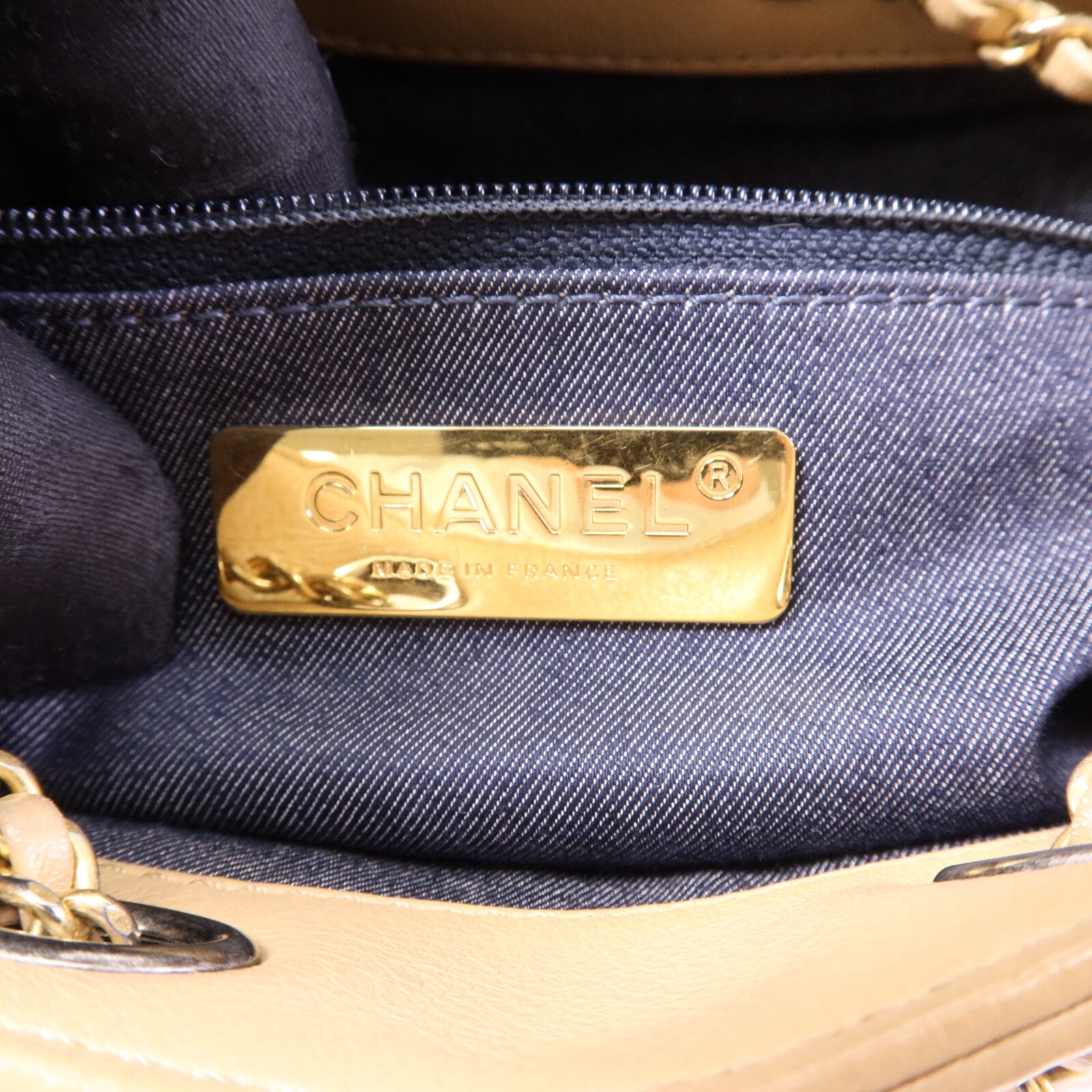 CHANEL 牛皮皮革Egyptian Amulet金扣鏈帶肩背袋