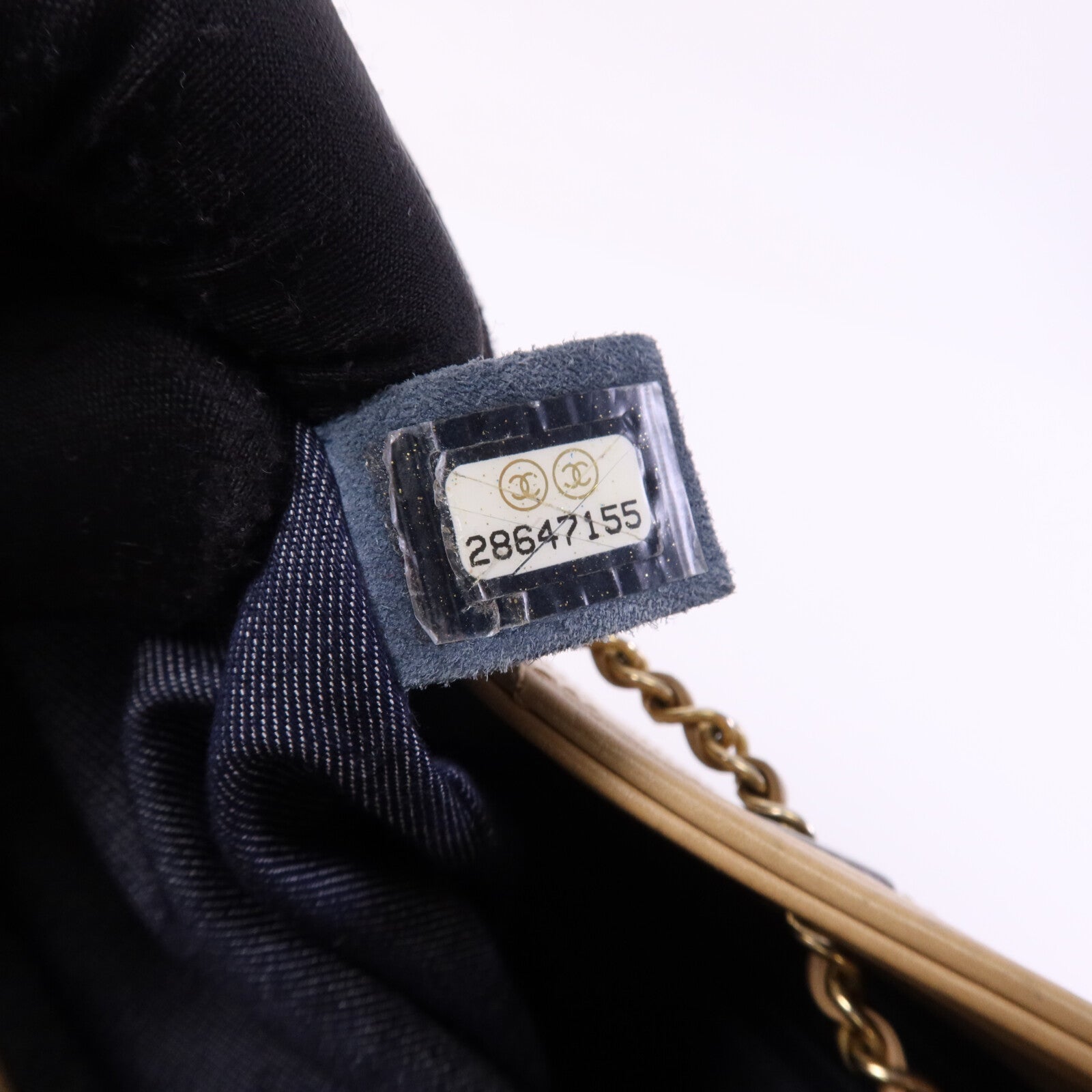 CHANEL 牛皮皮革Egyptian Amulet金扣鏈帶肩背袋