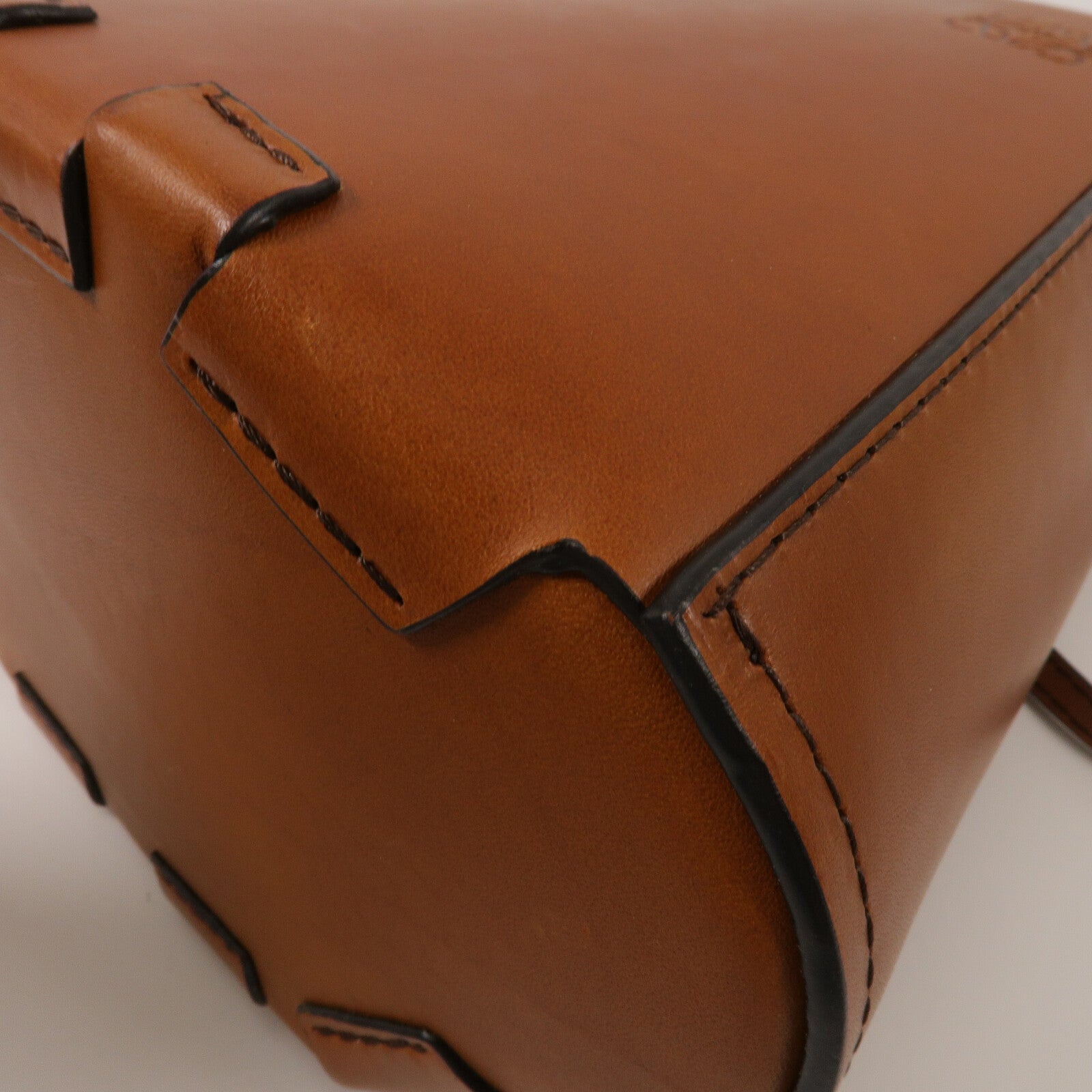 LOEWE 牛皮皮革Bamboo Bucket Bag手挽肩背兩用袋