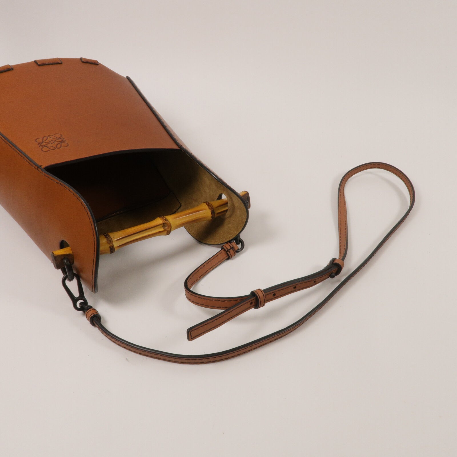 LOEWE 牛皮皮革Bamboo Bucket Bag手挽肩背兩用袋