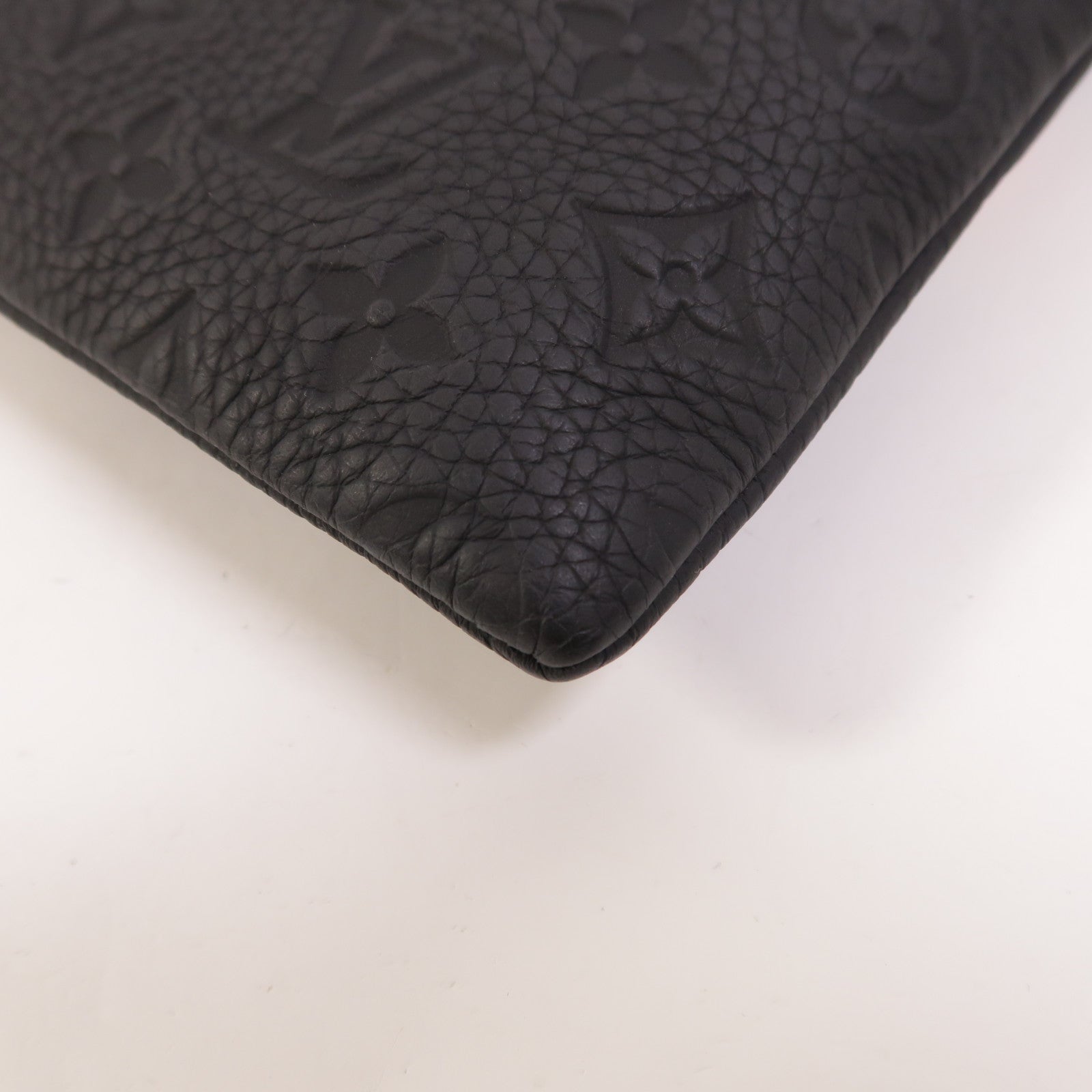 LOUIS VUITTON Monogram Taurillon Zoom With Friends A4 Pouch手拿包