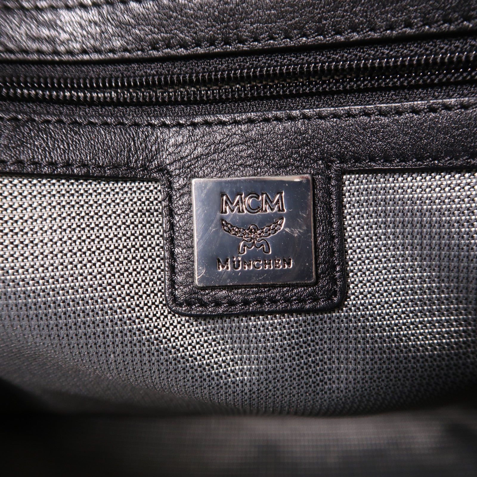 MCM 牛皮皮革Backpack銀扣背包