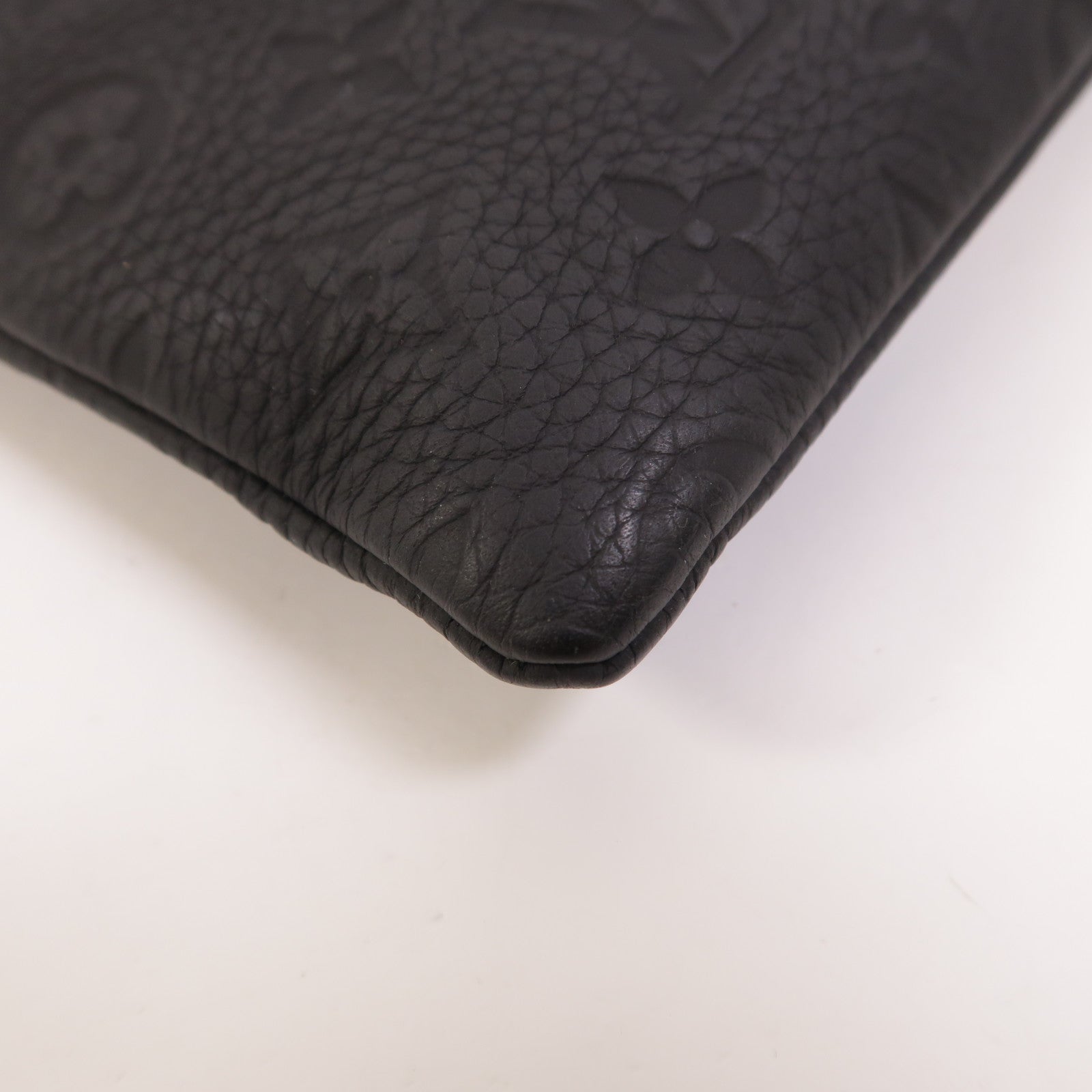 LOUIS VUITTON Monogram Taurillon Zoom With Friends A4 Pouch手拿包