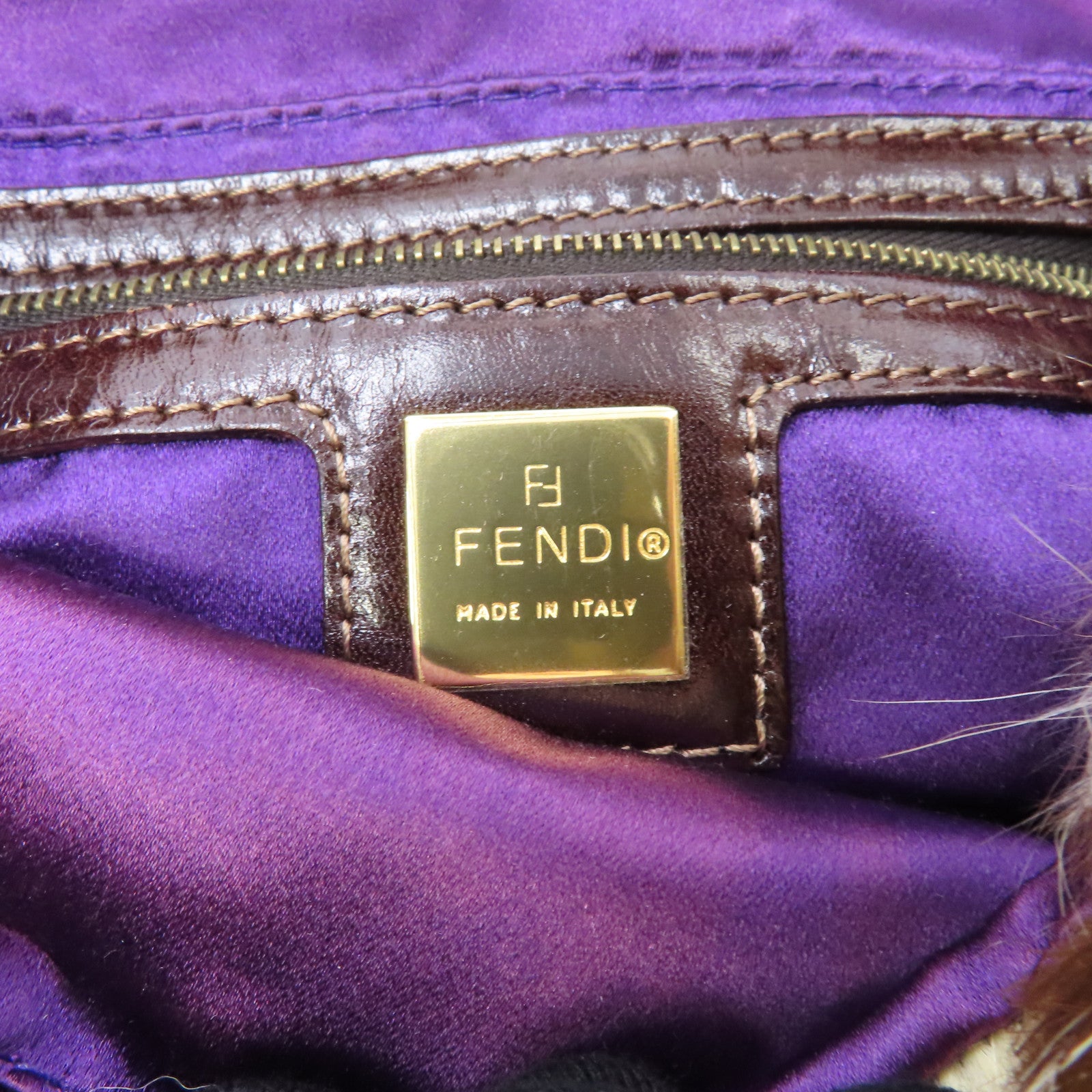 FENDI 毛茸Baguette金扣肩背袋棕色