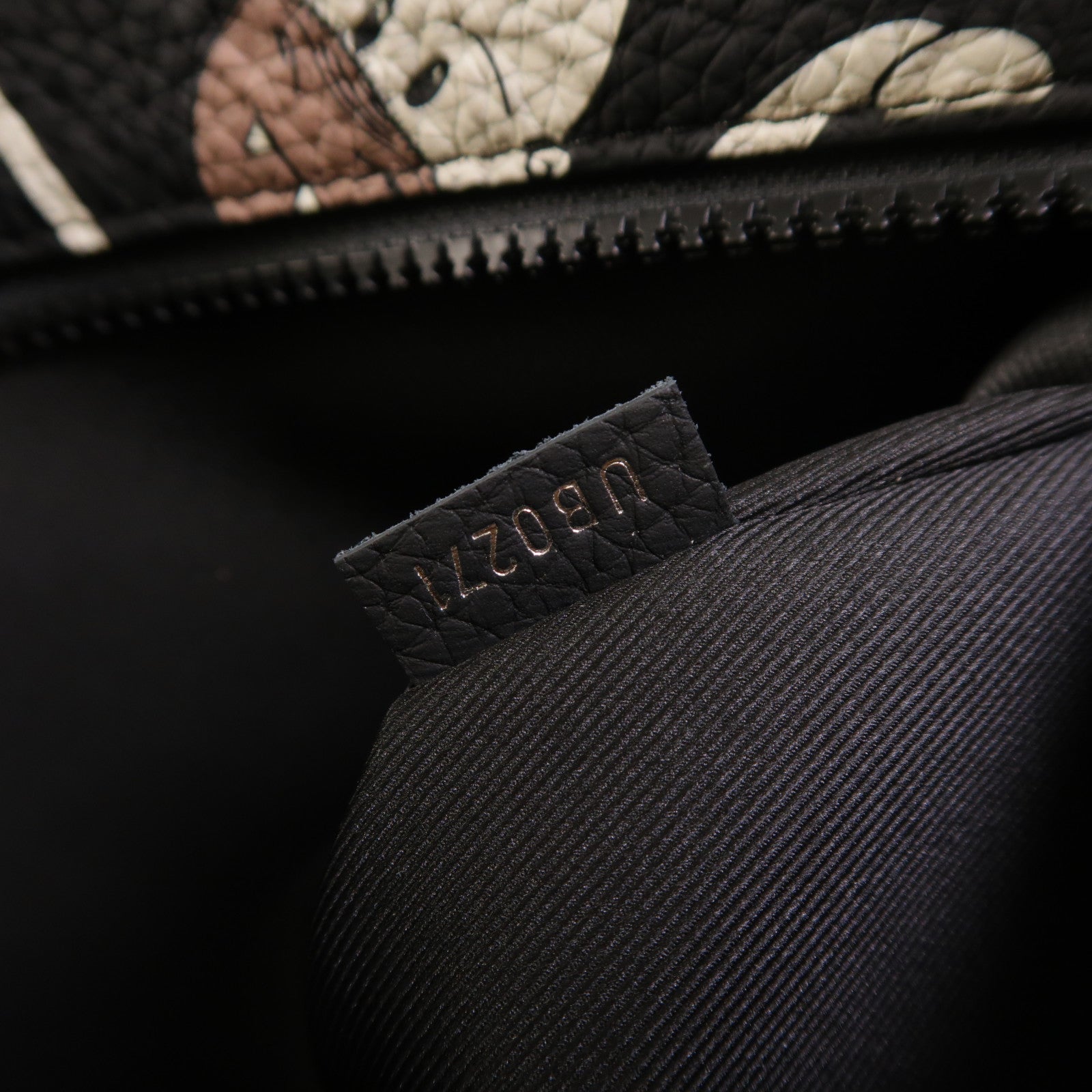 LOUIS VUITTON Monogram Taurillon Zoom With Friends A4 Pouch手拿包