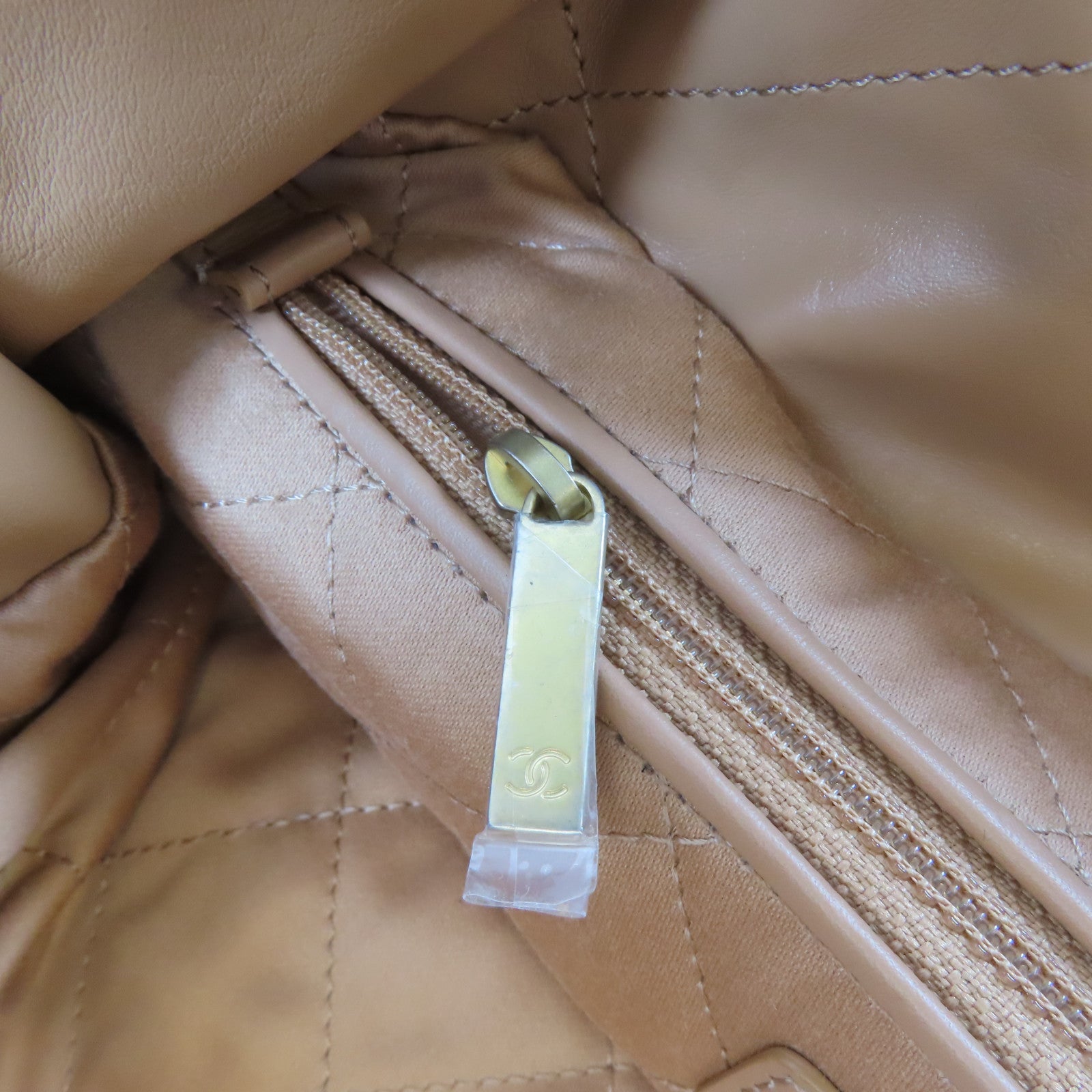 CHANEL 菱格牛皮皮革Chanel 22金扣鏈帶肩背袋啡色