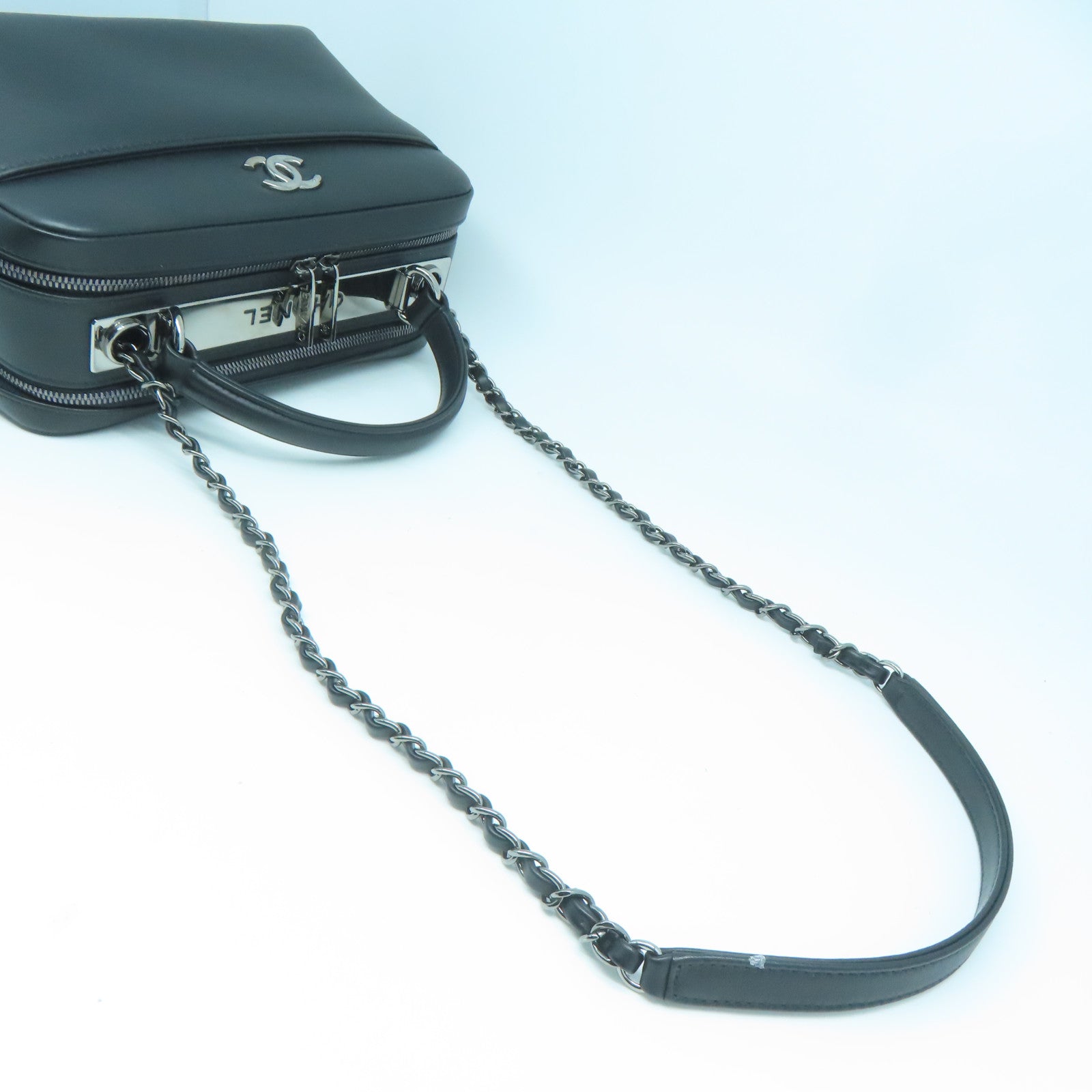 CHANEL 【激減優惠】羊皮皮革Chain Shoulder銀扣手挽肩背兩用袋黑色