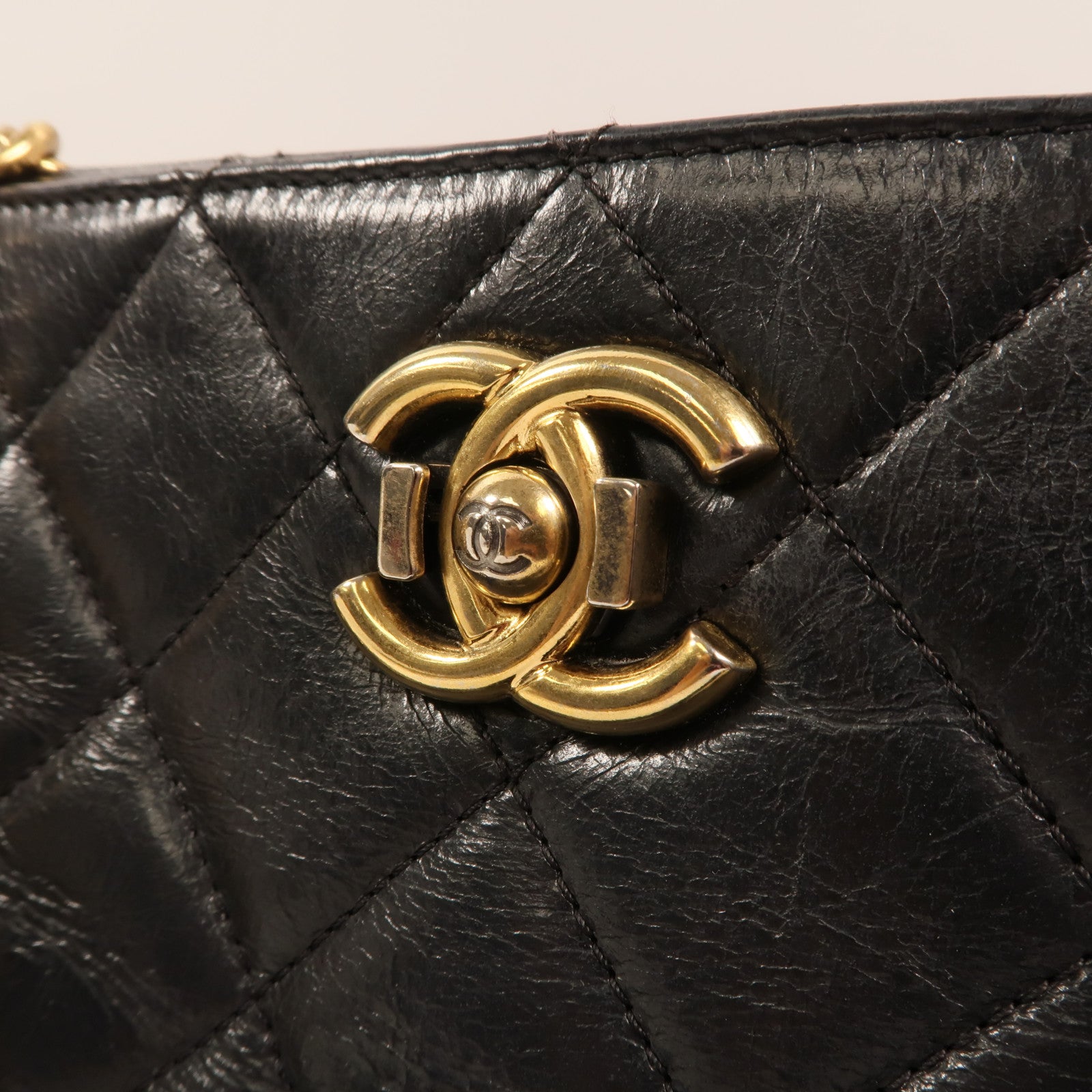 CHANEL 牛皮皮革Perfect Edge Tote金扣鏈帶肩背袋