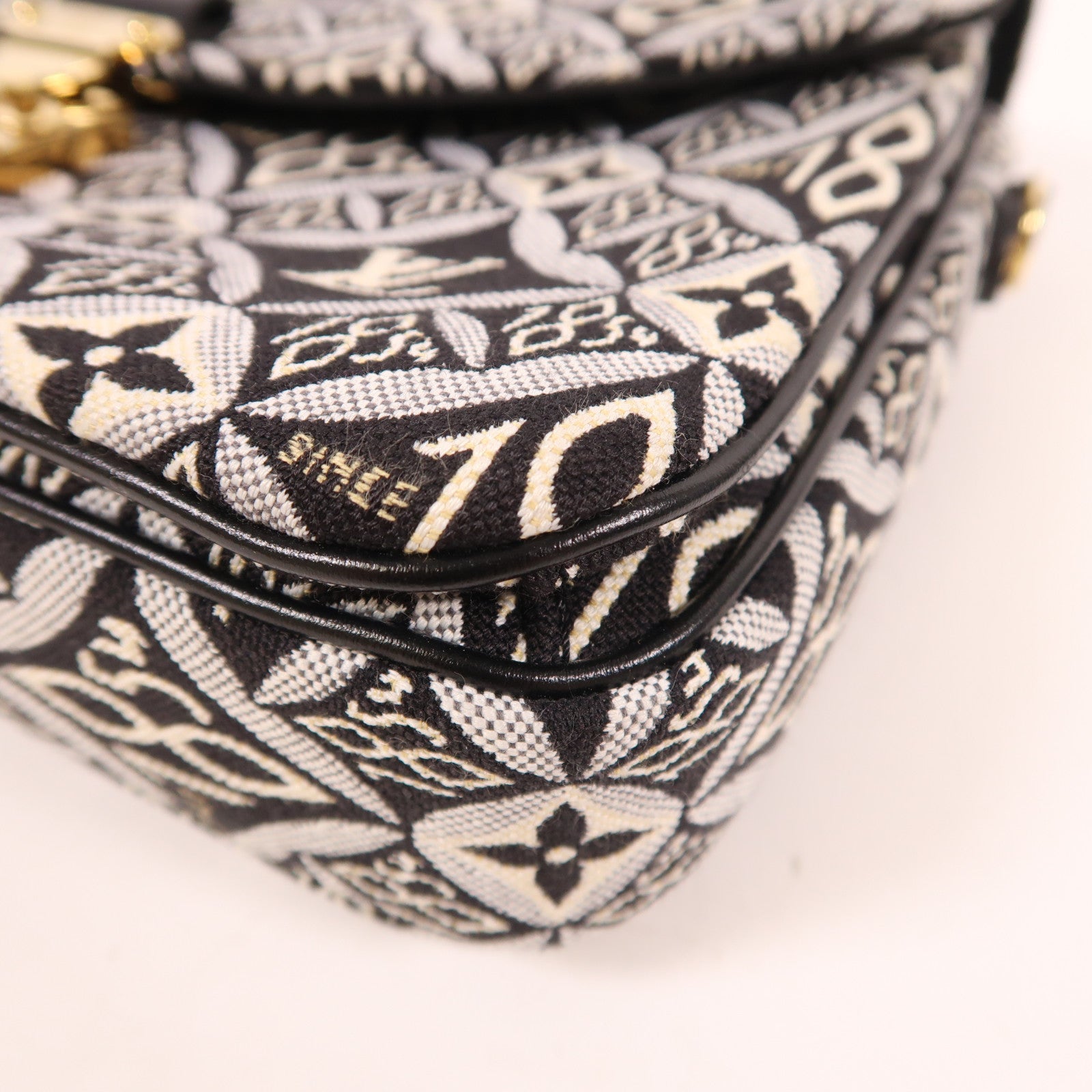 LOUIS VUITTON 【激減優惠】Monogram Jacquard Pochette Metis MM金扣手挽肩背兩用袋