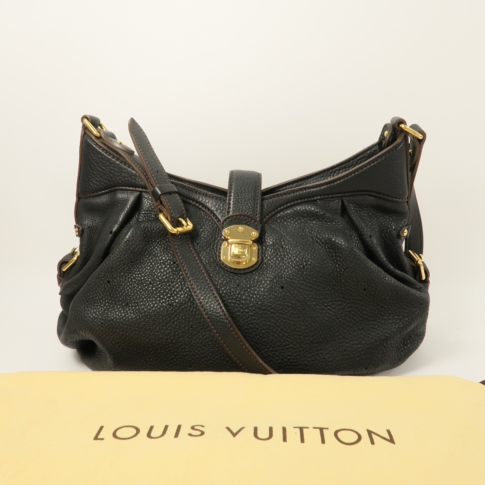 LOUIS VUITTON Monogram Mahina XS肩背袋