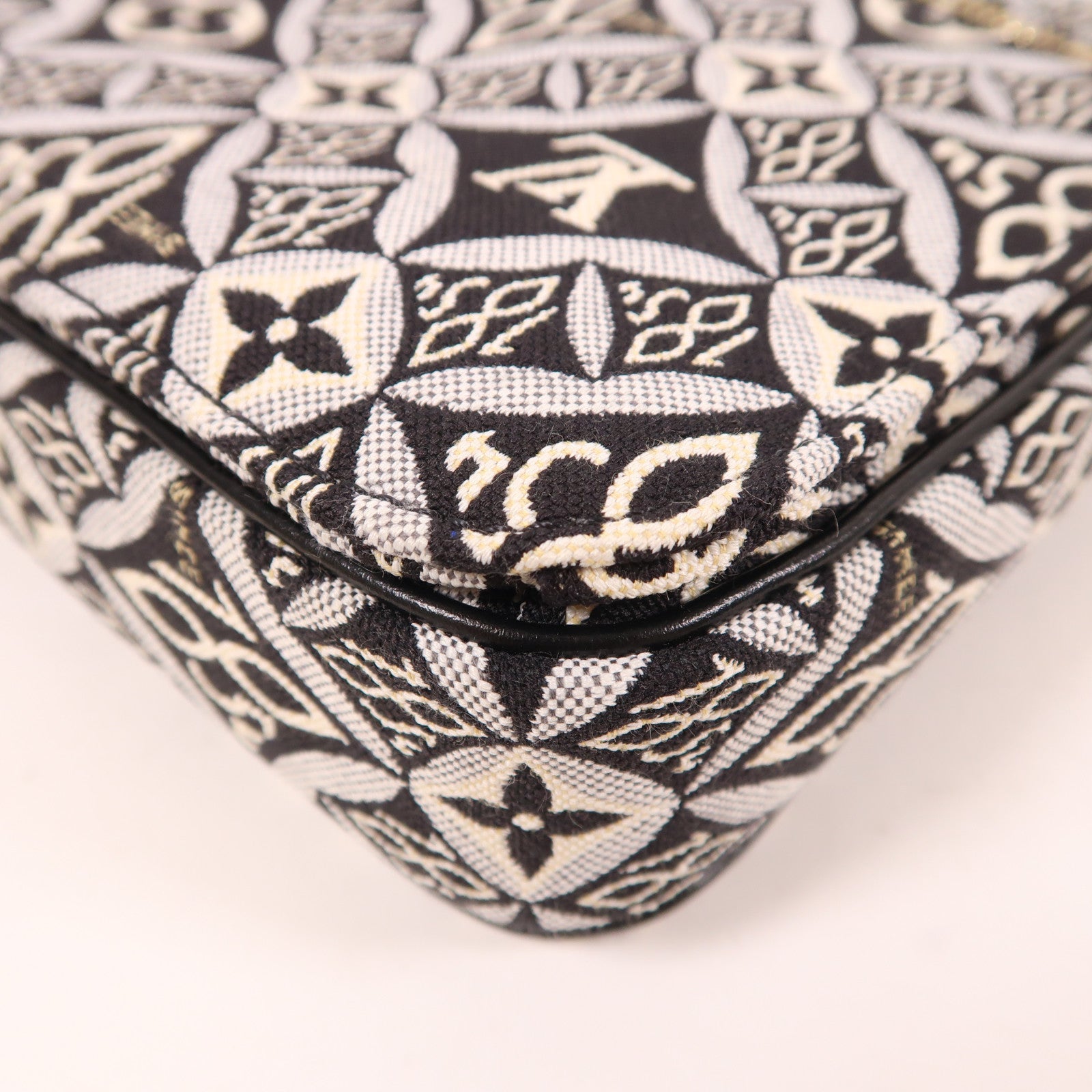 LOUIS VUITTON 【激減優惠】Monogram Jacquard Pochette Metis MM金扣手挽肩背兩用袋