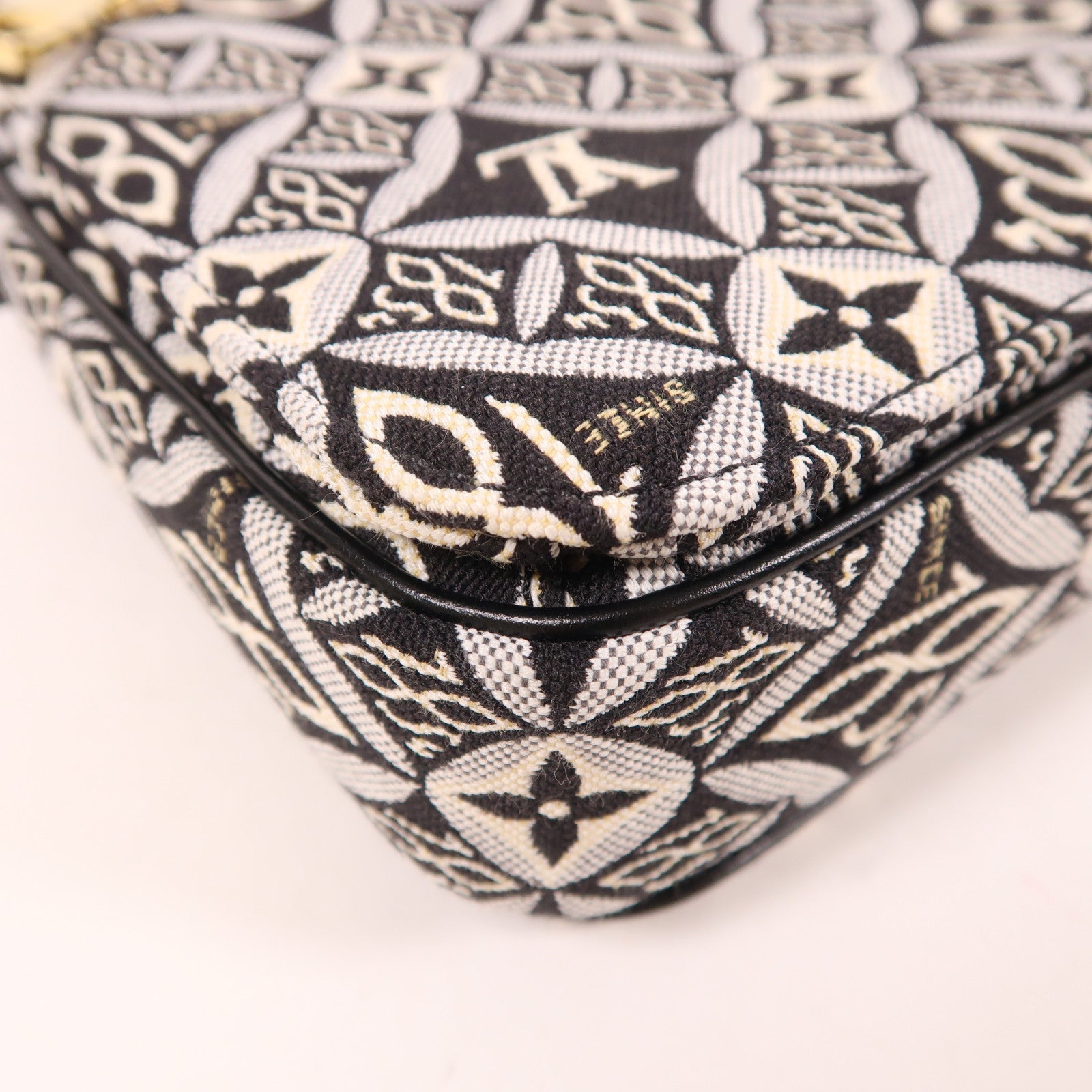 LOUIS VUITTON 【激減優惠】Monogram Jacquard Pochette Metis MM金扣手挽肩背兩用袋