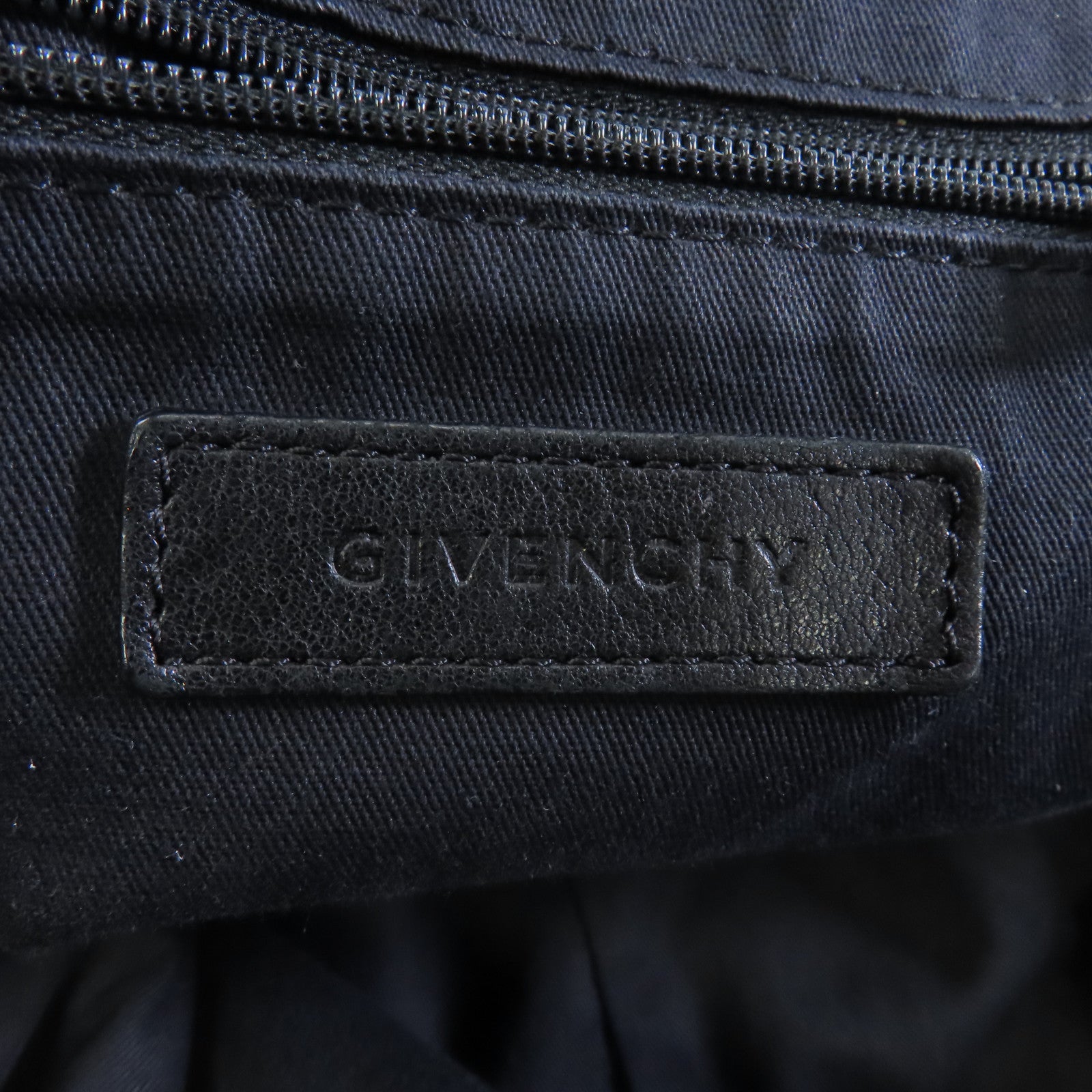 GIVENCHY 牛皮皮革Shoulder Bag金扣肩背袋黑色