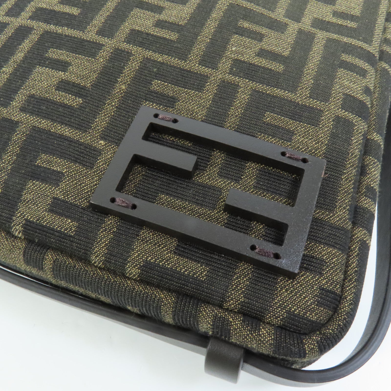 FENDI 帆布Shoulder Bag金扣肩背袋